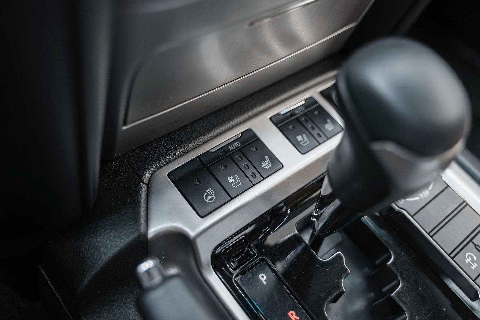 Toyota Land Cruiser 2016, белый, ДЦ Орехово