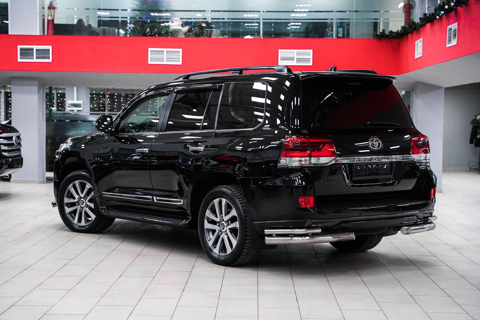 Toyota Land Cruiser 2017, черный, ДЦ Орехово