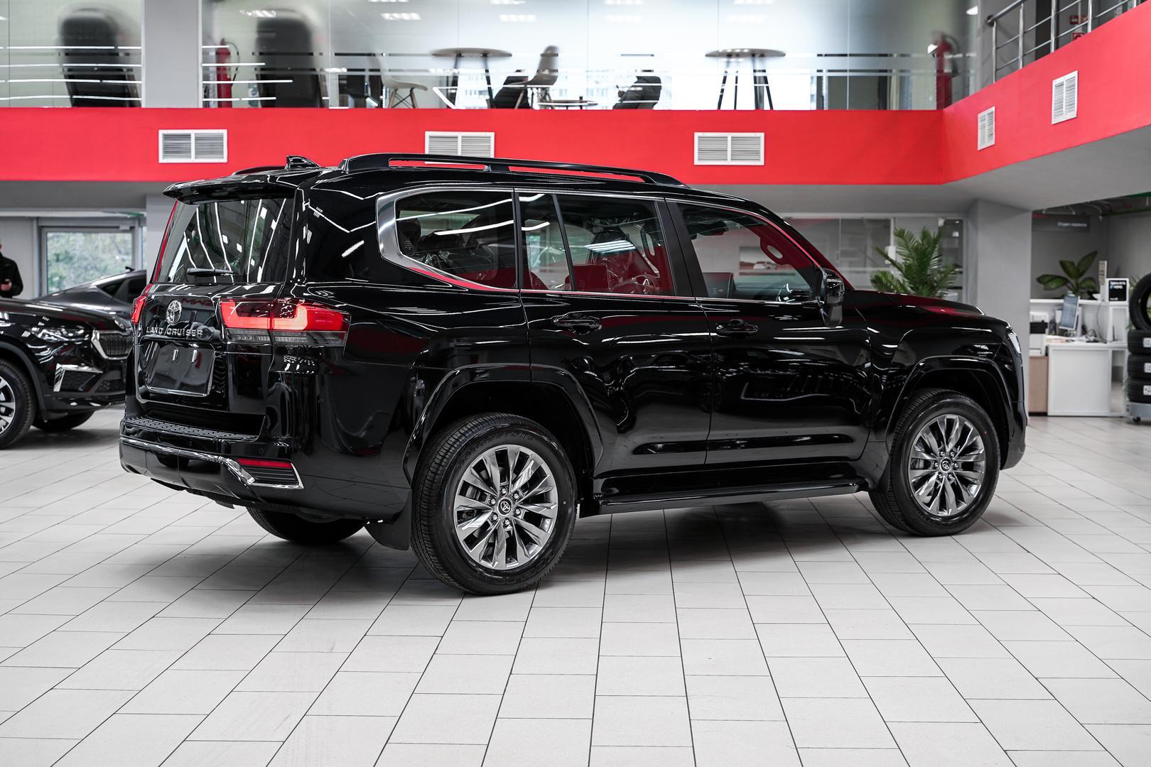 Toyota Land Cruiser 2025, черный, ДЦ Орехово