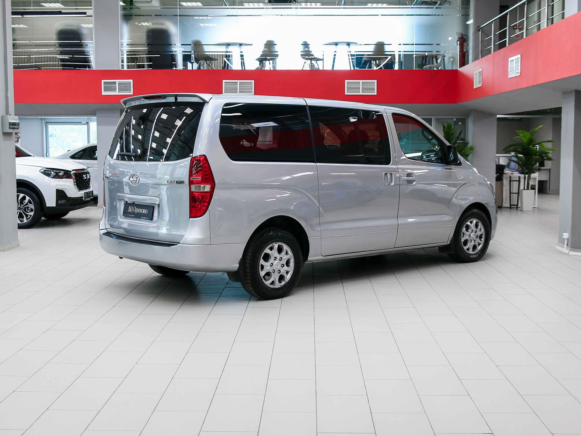 Hyundai Grand Starex 2009, серый, ДЦ Орехово