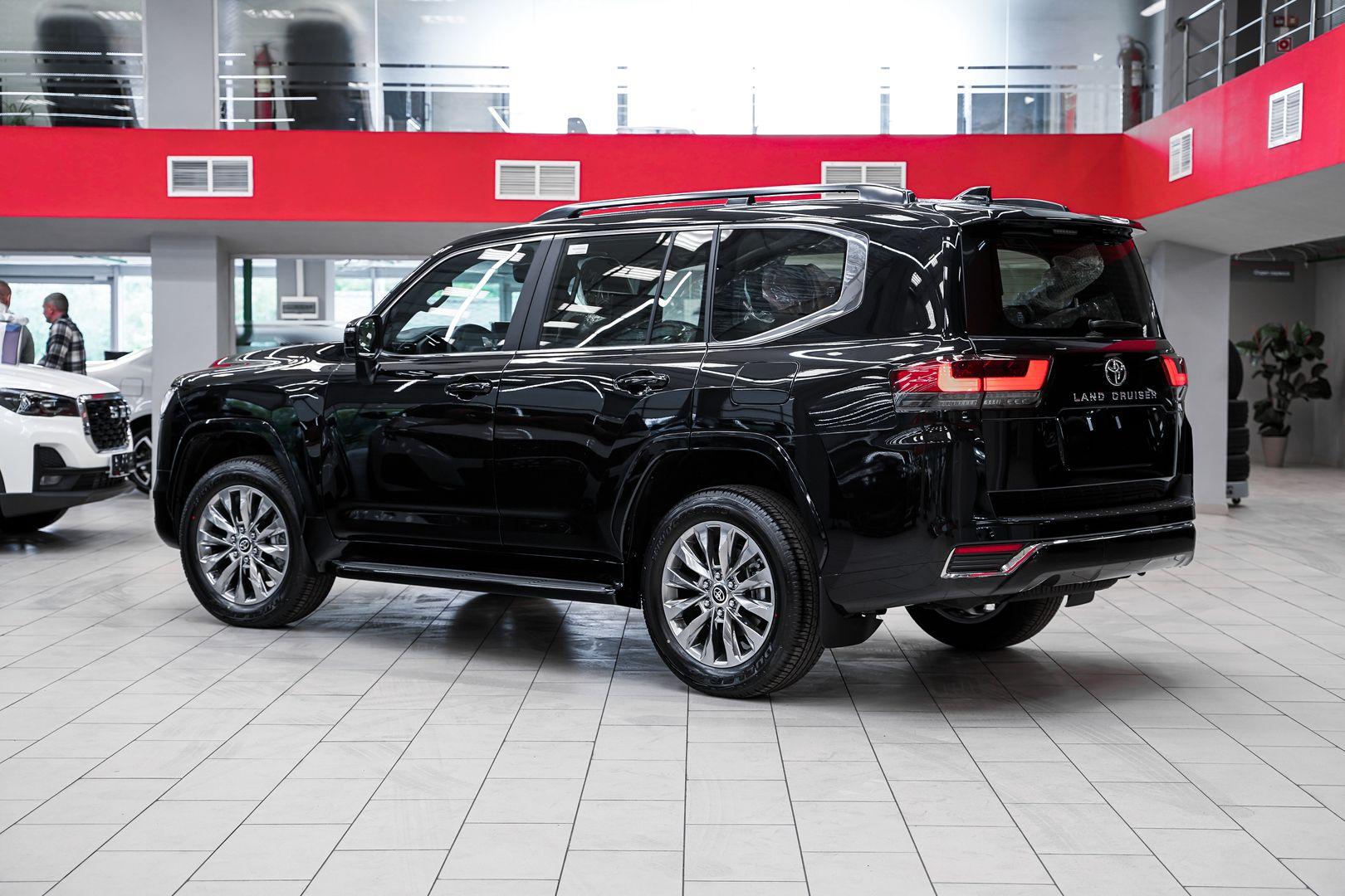 Toyota Land Cruiser 2024, черный, ДЦ Орехово