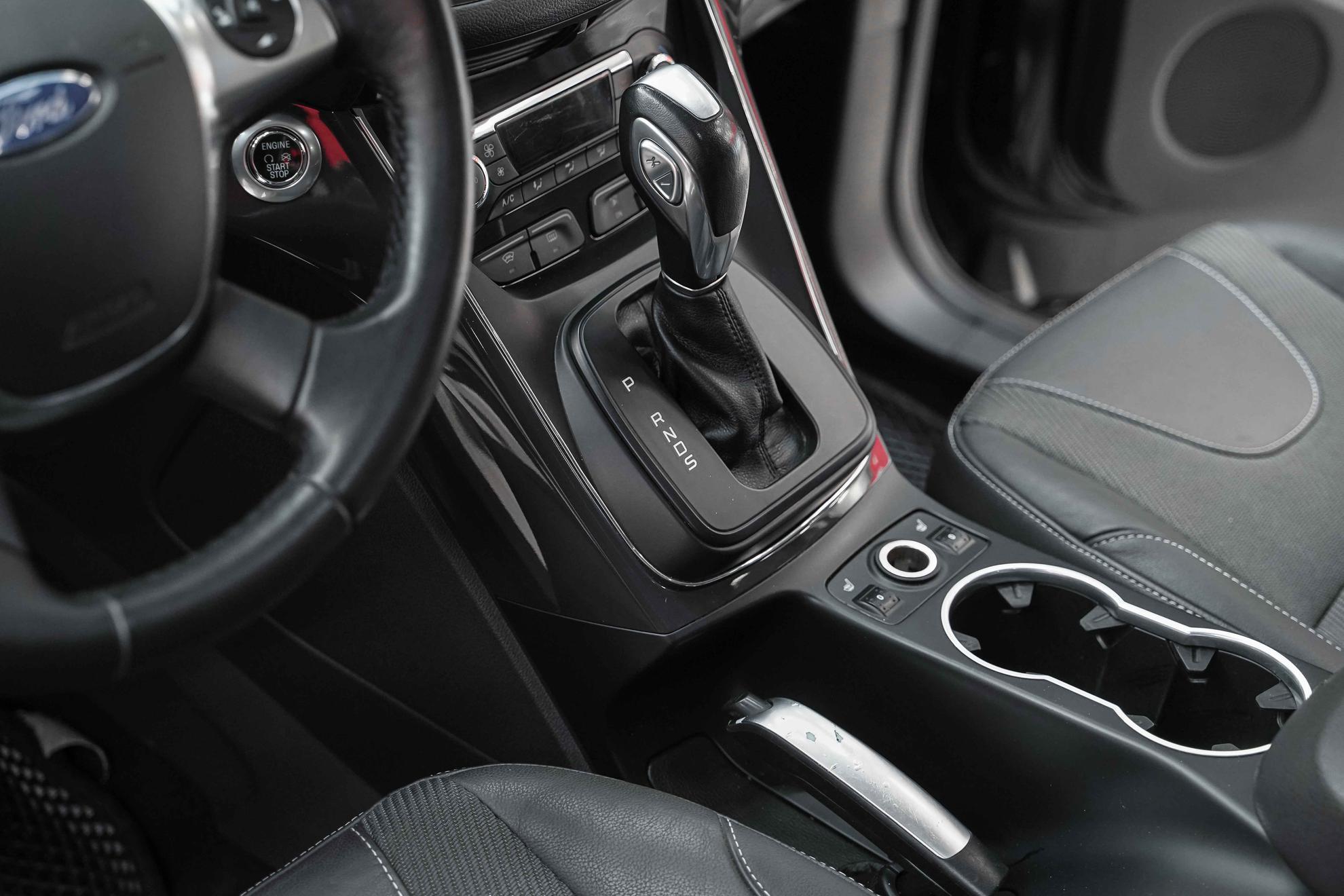 Ford Kuga 2014, черный, ДЦ Орехово