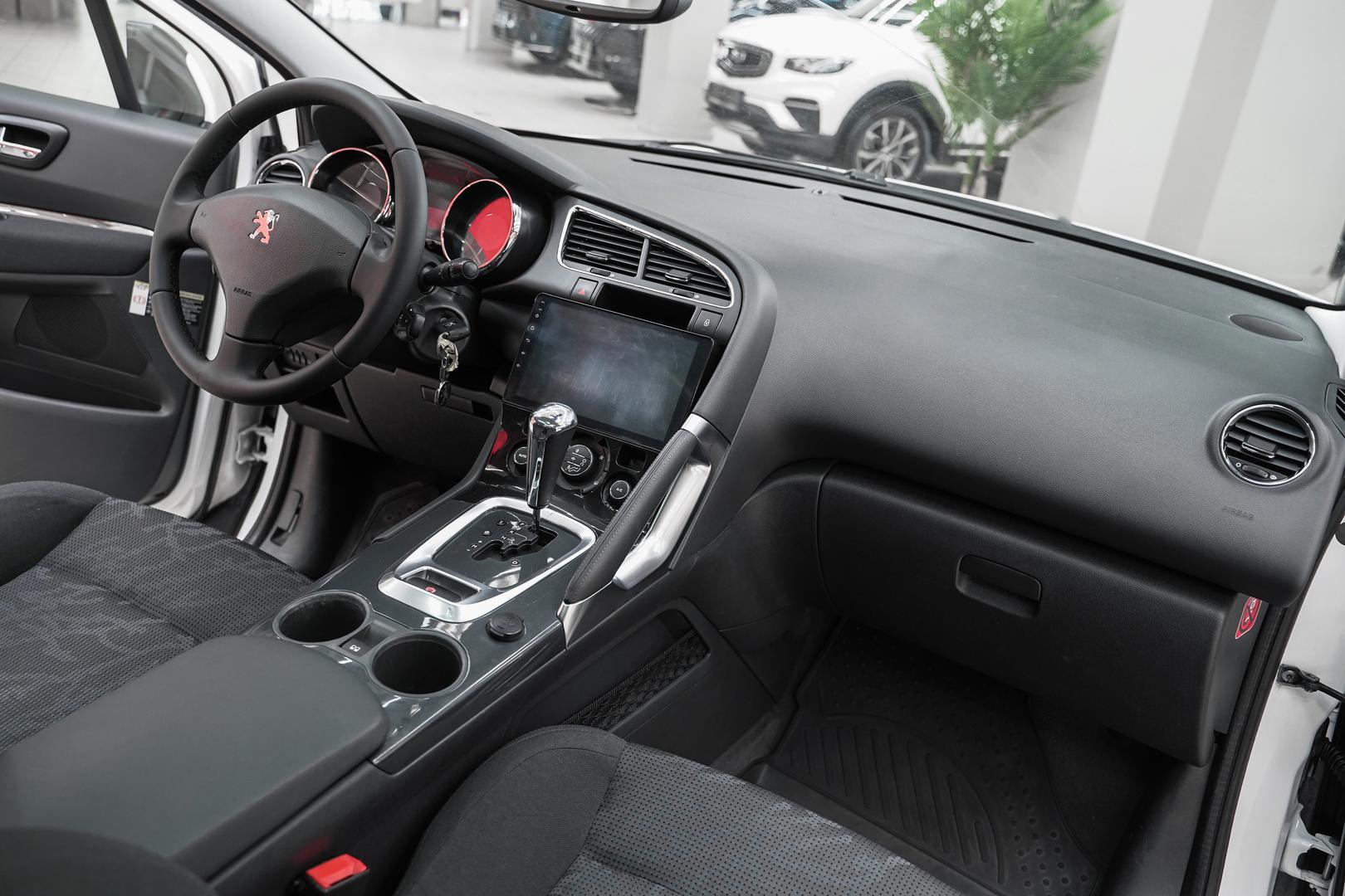 Peugeot 3008 2012, белый, ДЦ Орехово