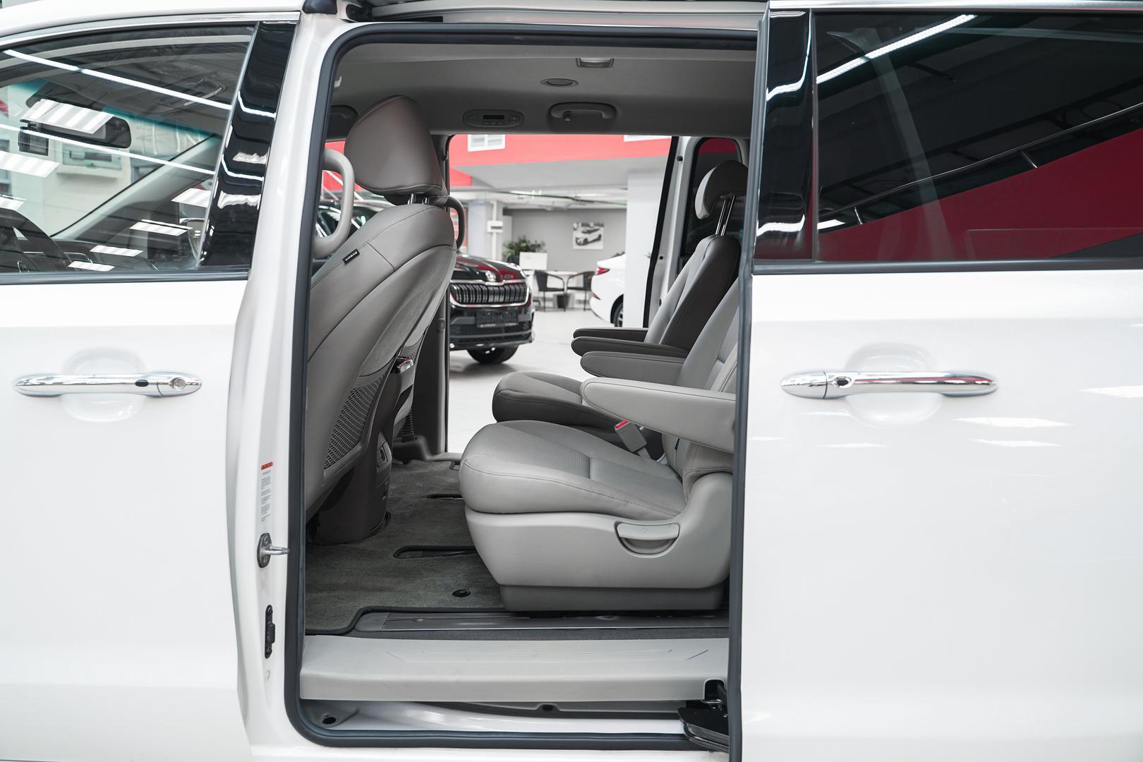 Kia Carnival 2019, белый, ДЦ Орехово