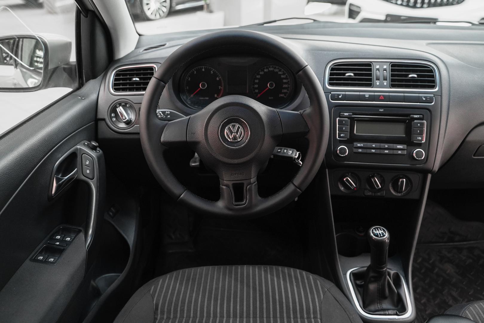 Volkswagen Polo 2010, желтый, ДЦ Орехово