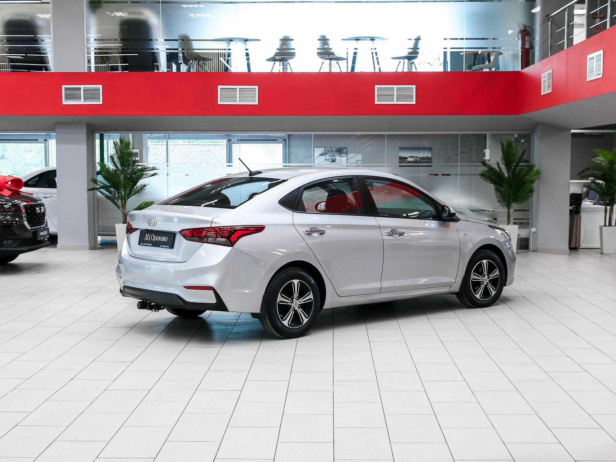 Hyundai Solaris 2019, серебряный, ДЦ Орехово
