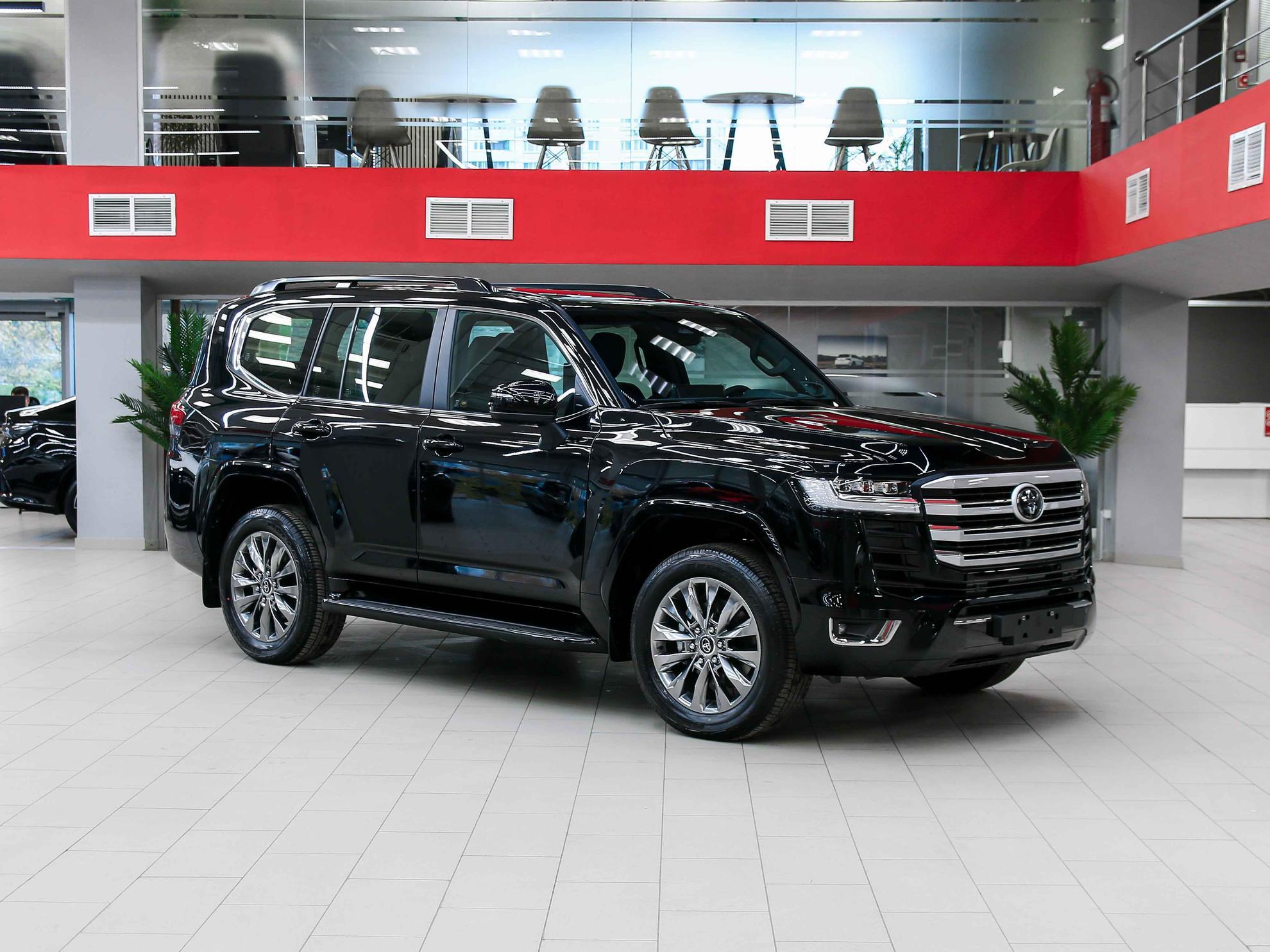 Toyota Land Cruiser 2026, черный, ДЦ Орехово