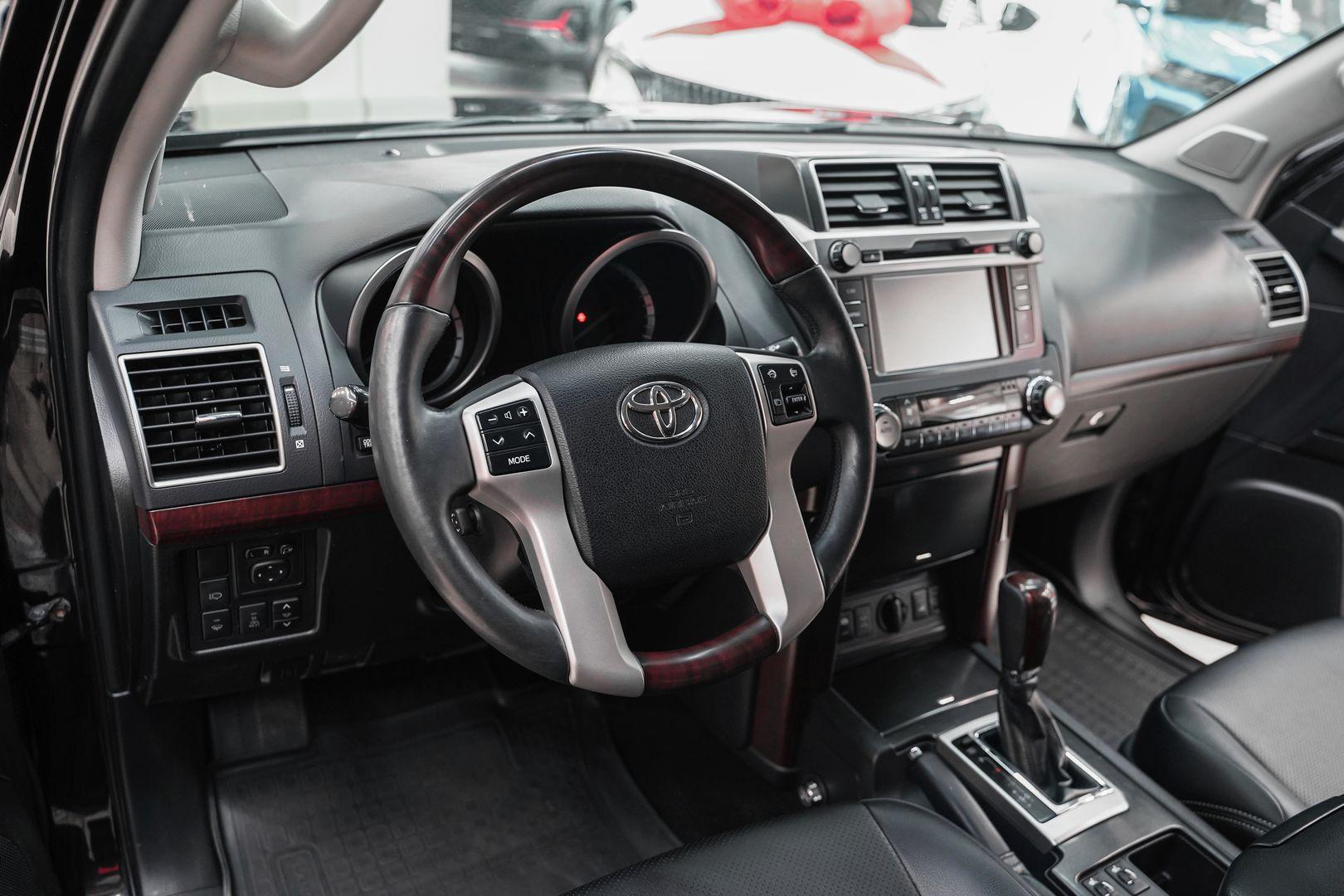 Toyota Land Cruiser Prado 2014, черный, ДЦ Орехово