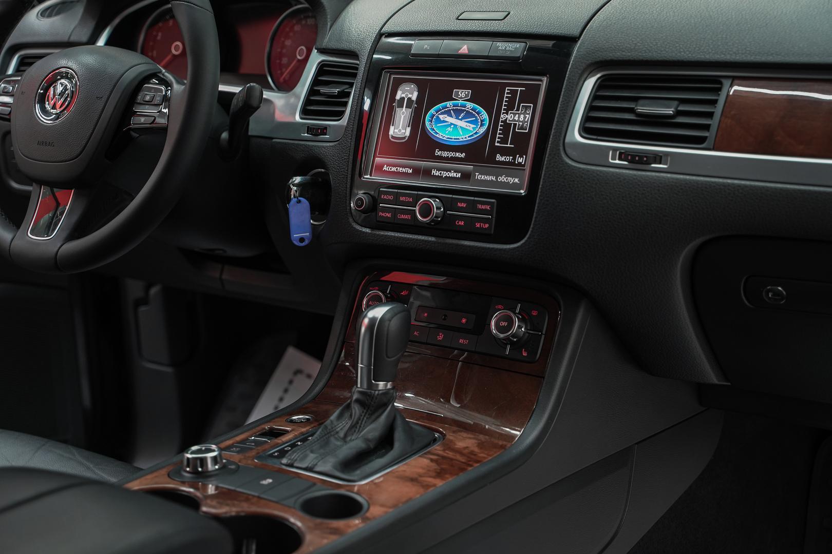 Volkswagen Touareg 2010, черный, ДЦ Орехово