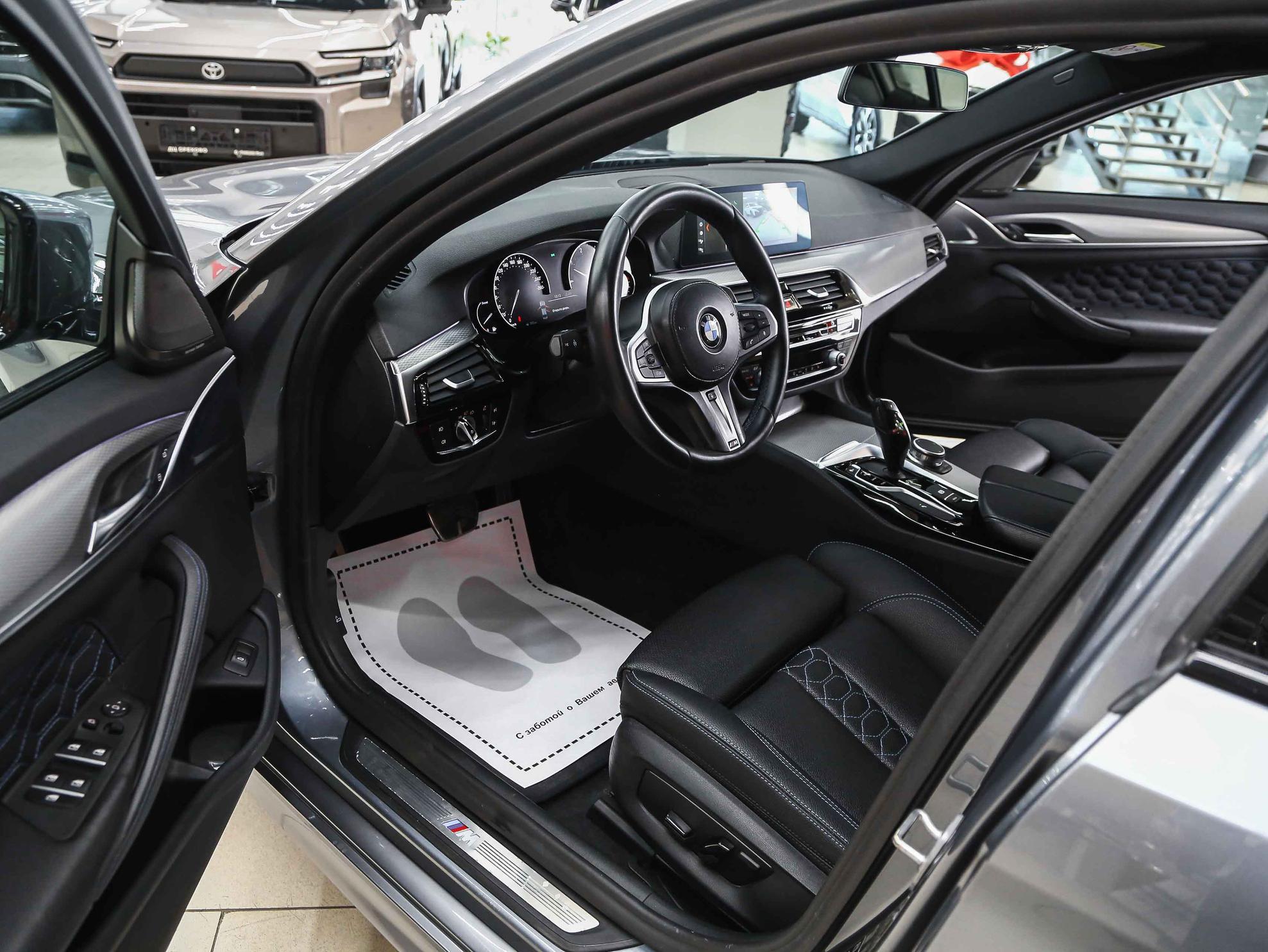 BMW 5 серии 2018, серый, ДЦ Орехово