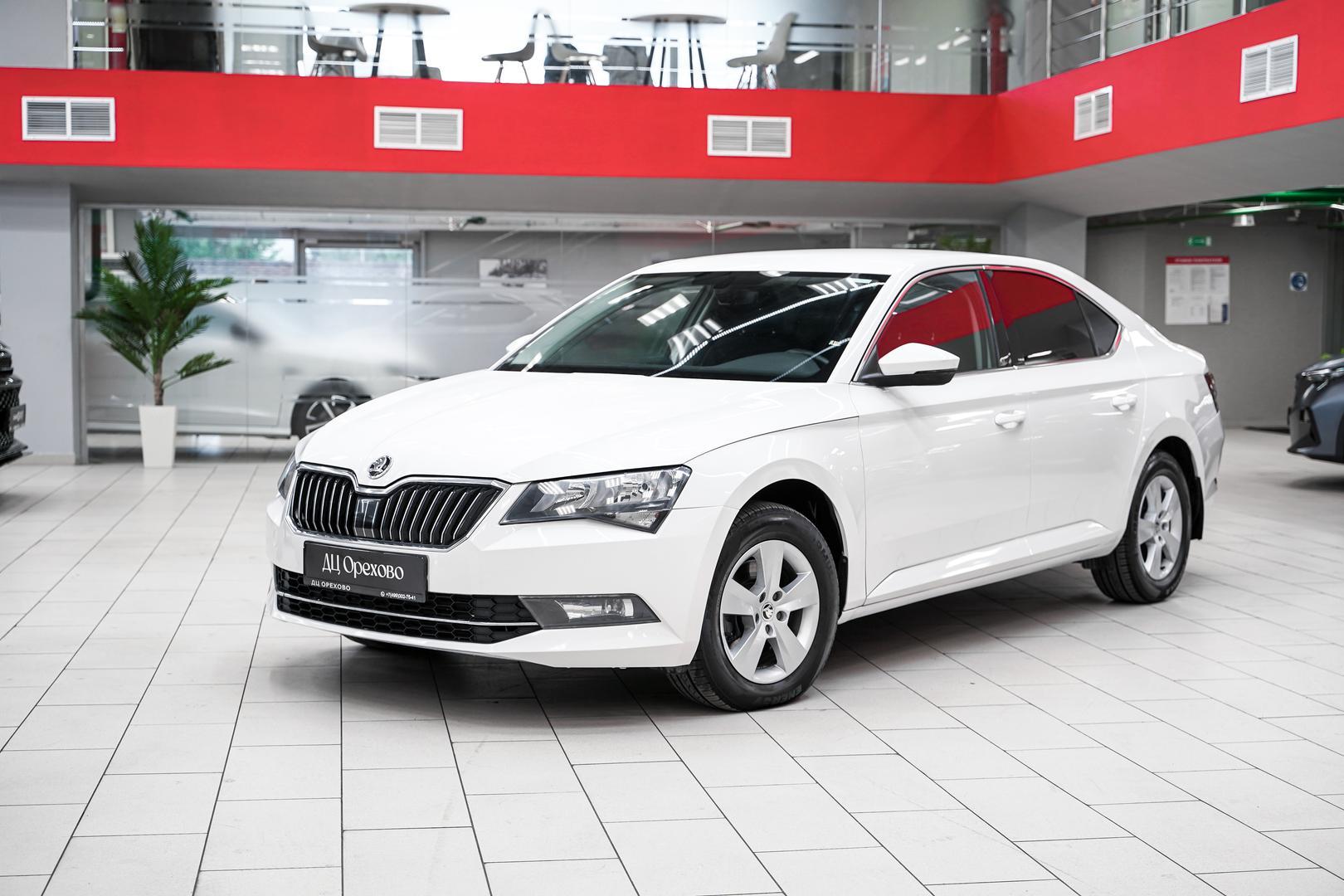 Skoda Superb 2016, белый, ДЦ Орехово