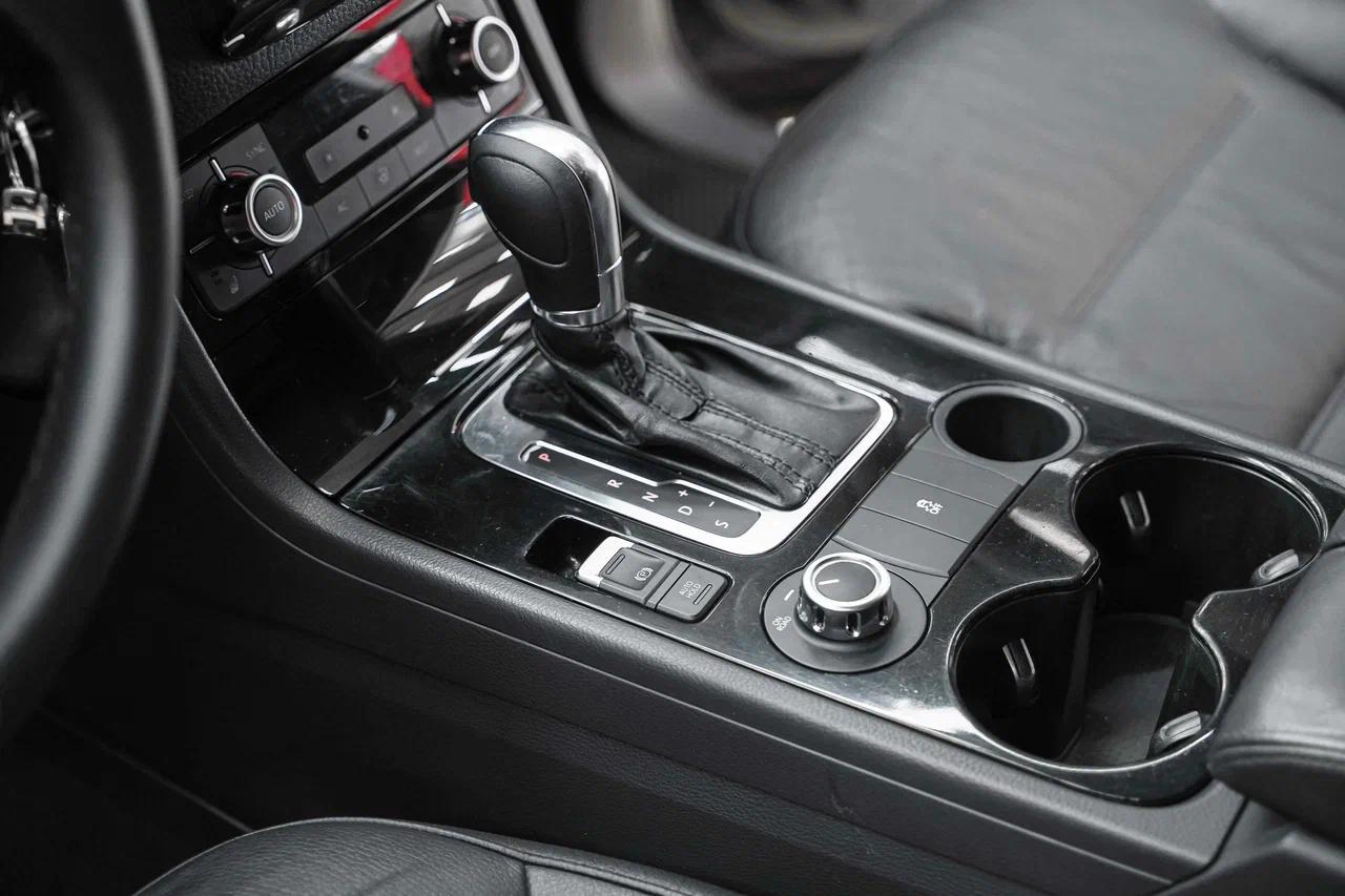 Volkswagen Touareg 2012, черный, ДЦ Орехово
