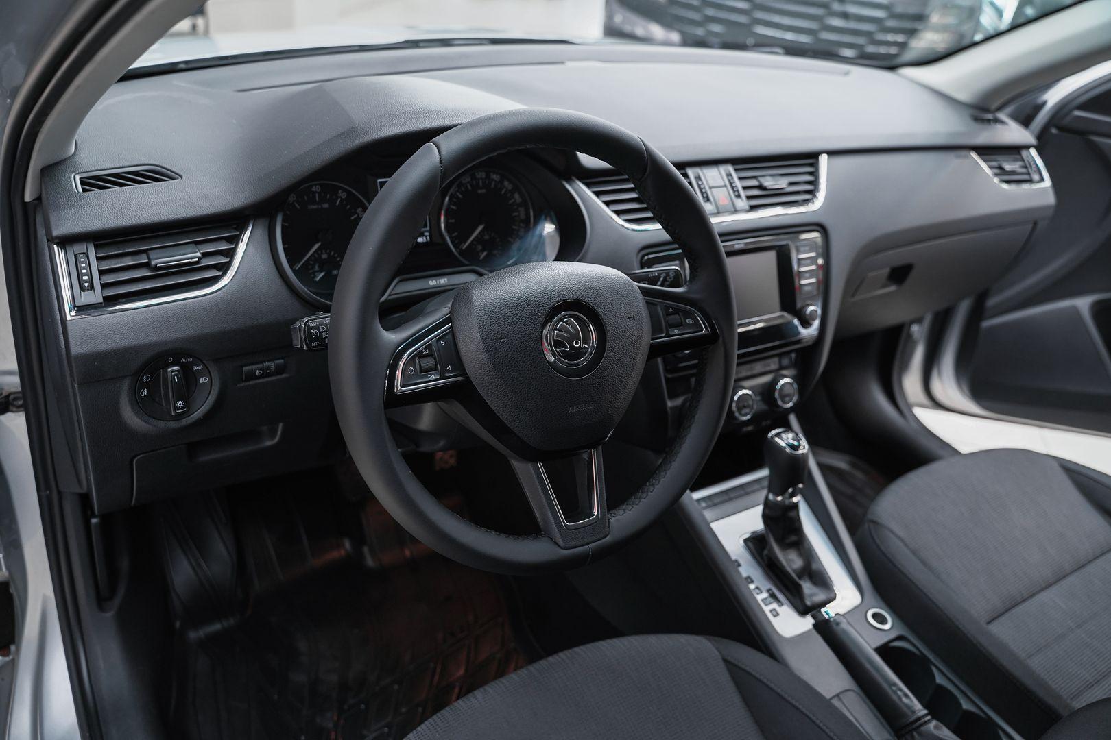 Skoda Octavia 2013, серебряный, ДЦ Орехово