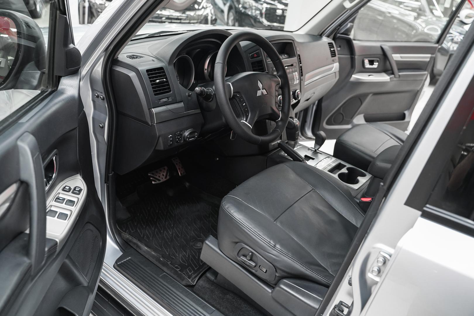 Mitsubishi Pajero 2011, серебряный, ДЦ Орехово