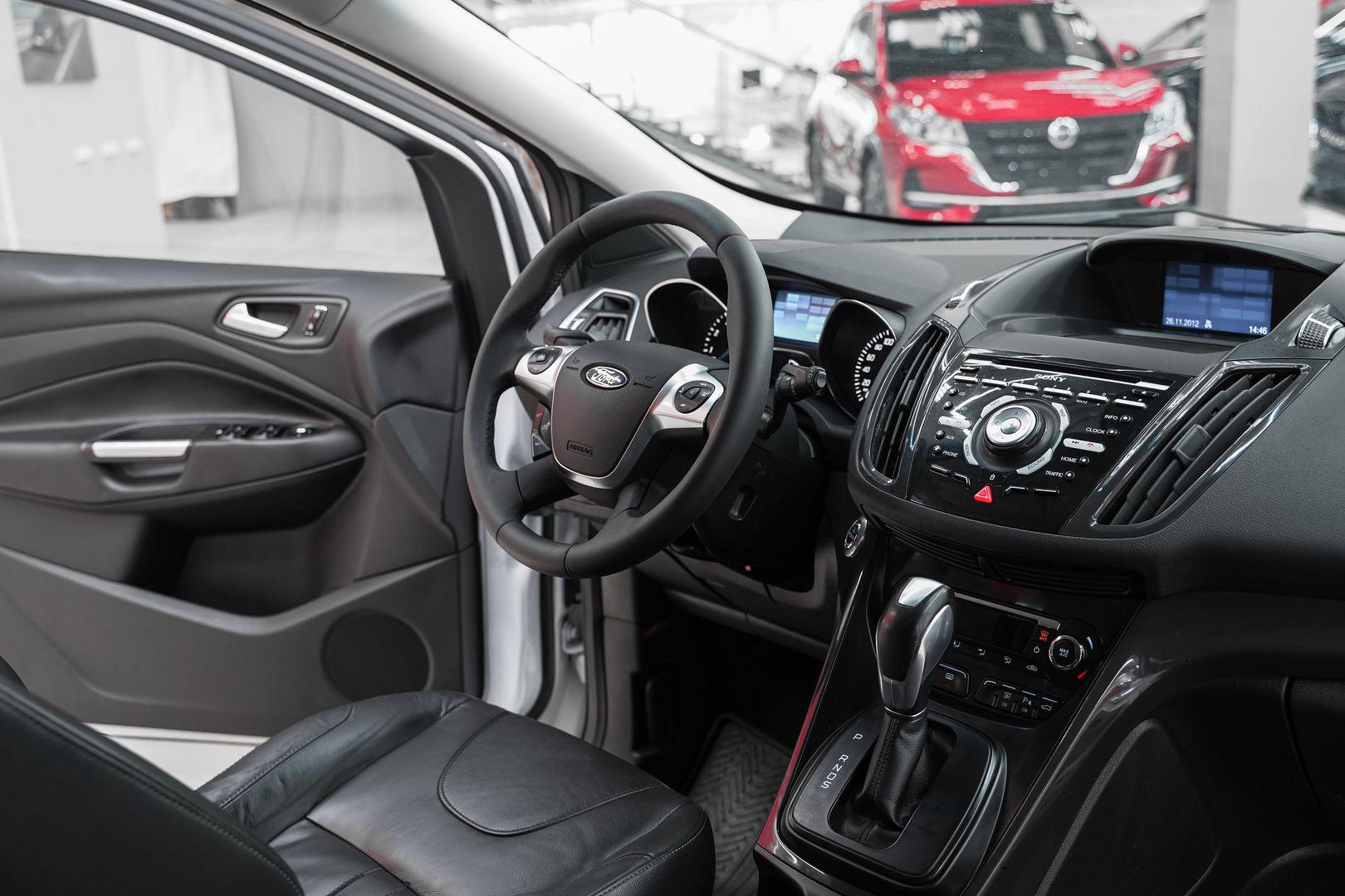 Ford Kuga 2013, белый, ДЦ Орехово