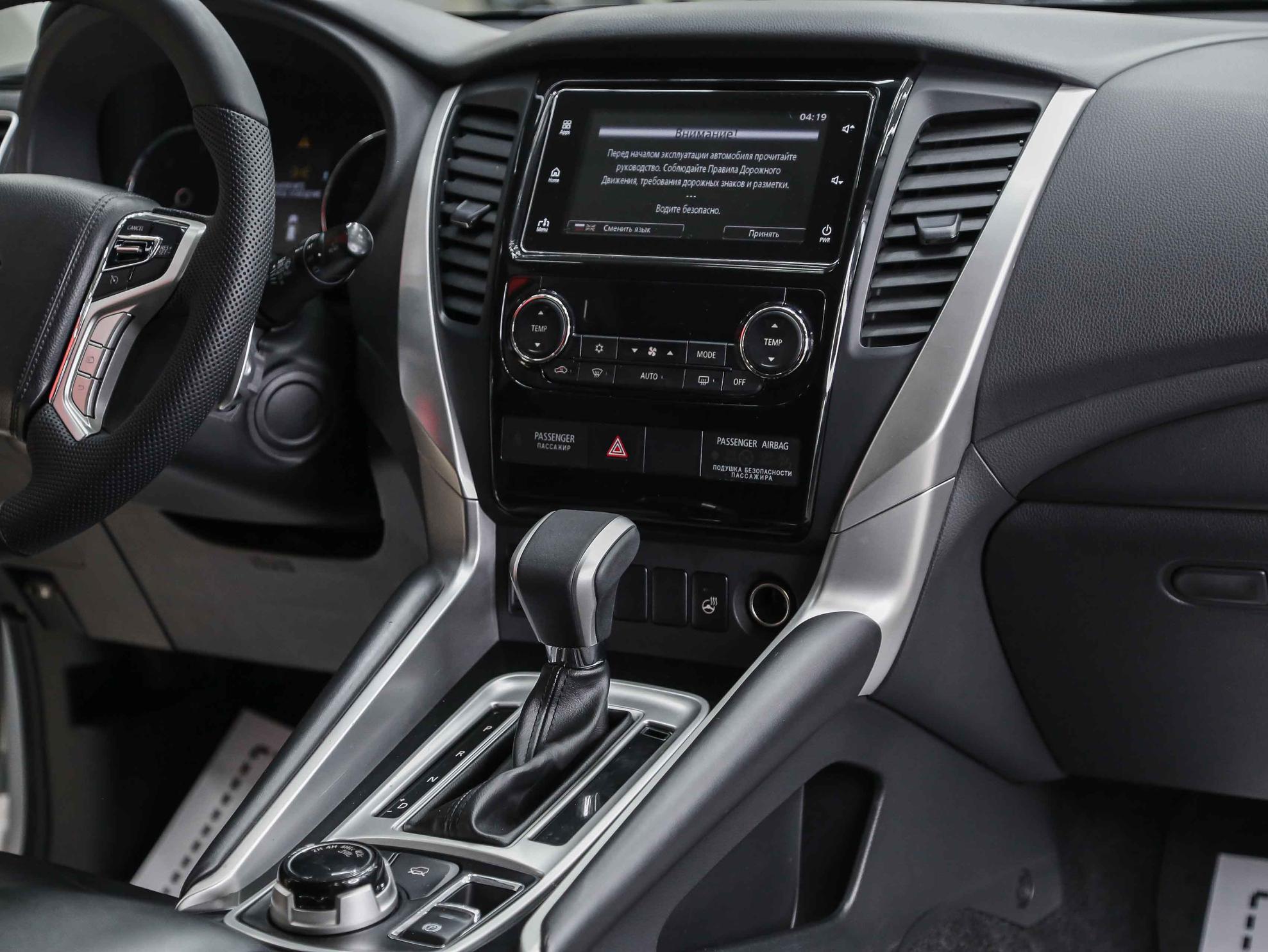 Mitsubishi Pajero Sport 2018, белый, ДЦ Орехово