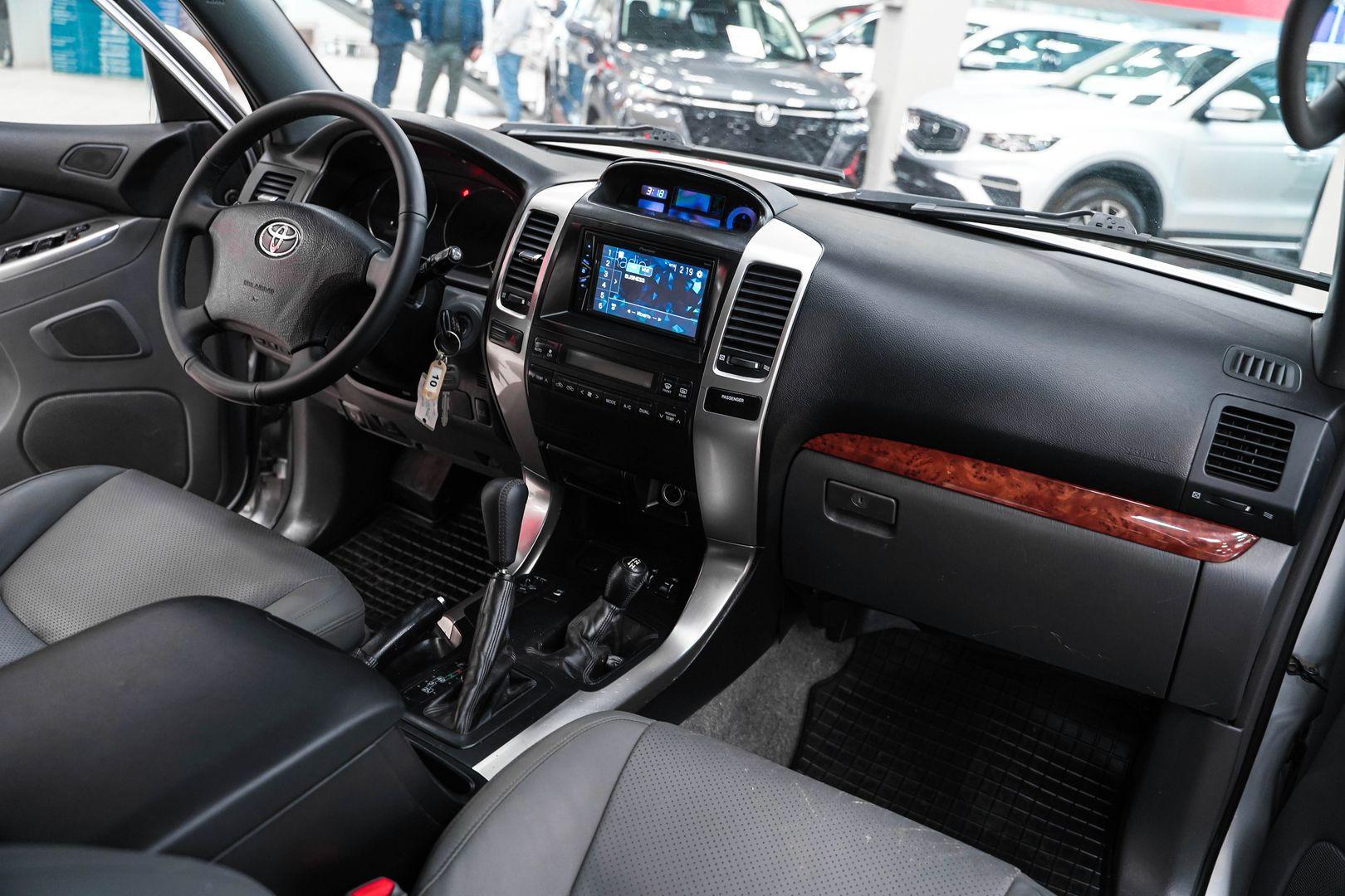Toyota Land Cruiser Prado 2006, серебряный, ДЦ Орехово