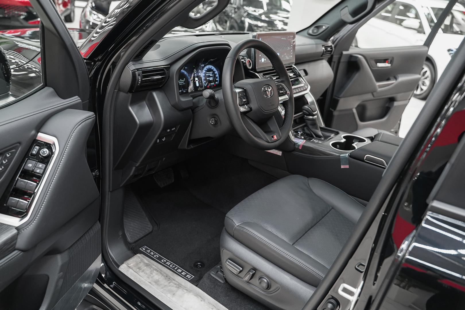 Toyota Land Cruiser 2025, черный, ДЦ Орехово