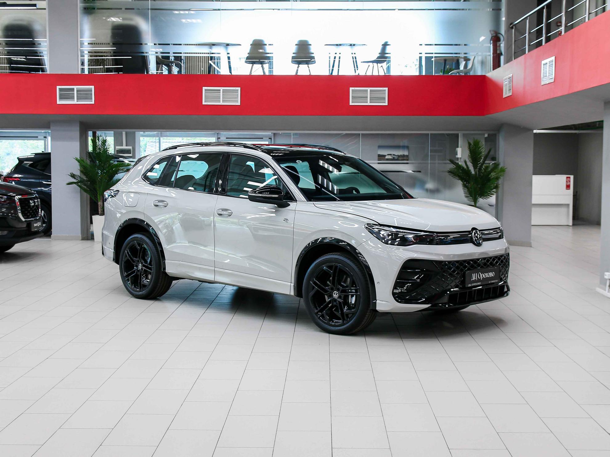 Volkswagen Tiguan 2026, серый, ДЦ Орехово
