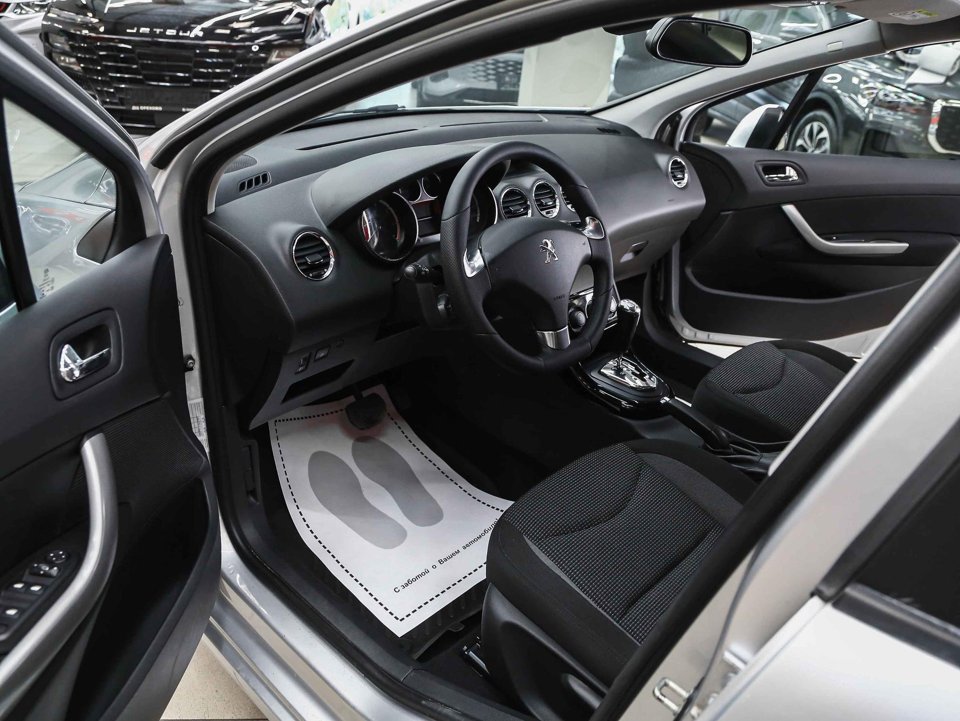 Peugeot 408 2017, серебряный, ДЦ Орехово