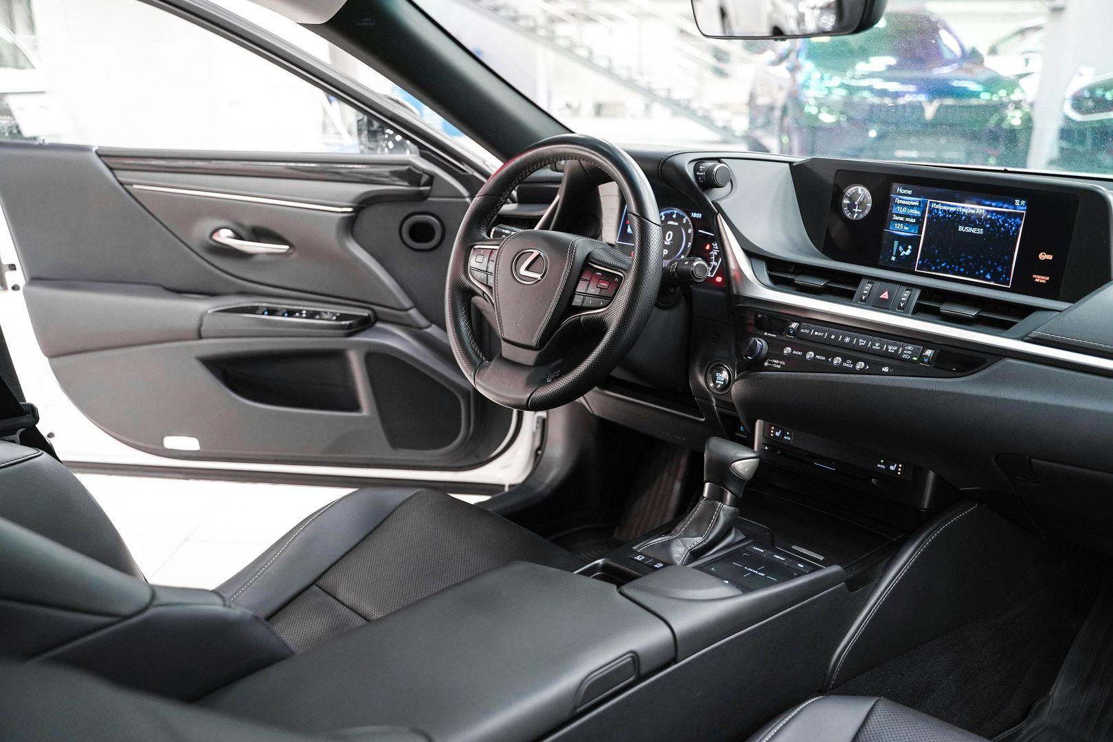 Lexus ES 2019, белый, ДЦ Орехово