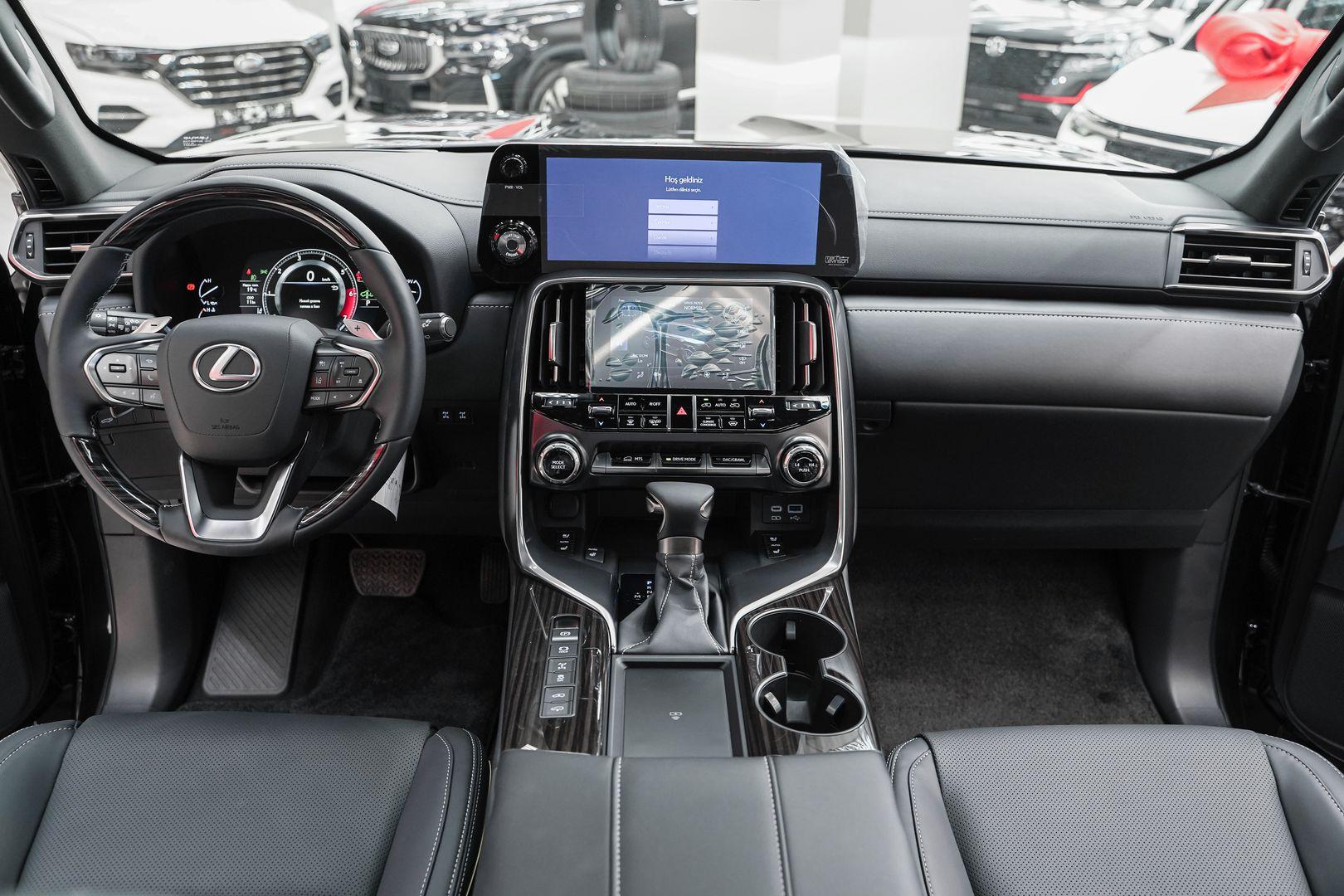Lexus LX 2024, черный, ДЦ Орехово