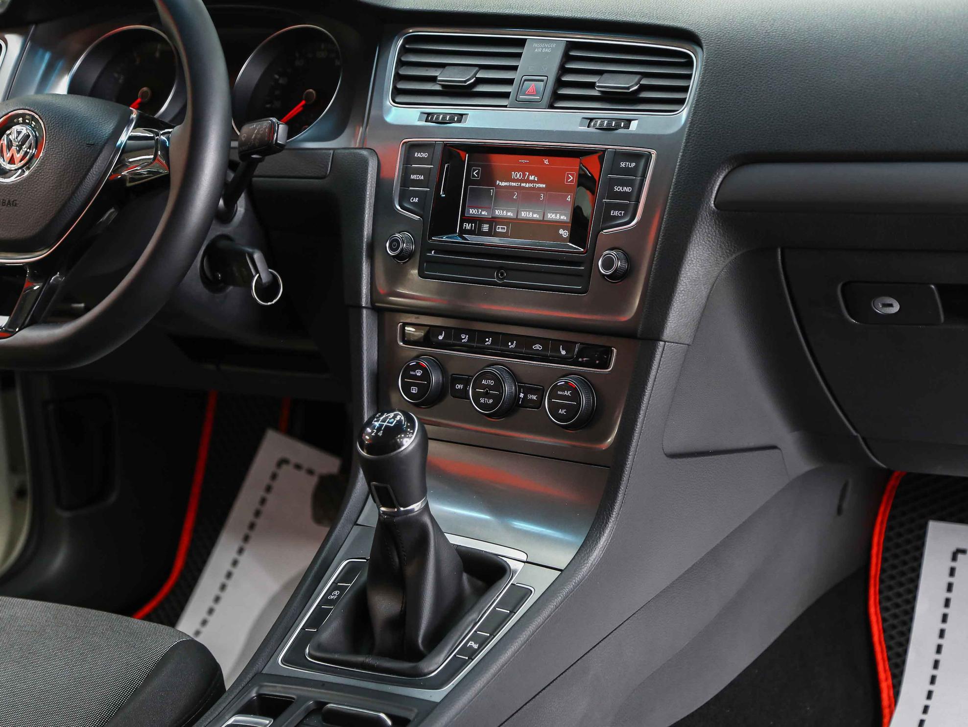 Volkswagen Golf 2014, белый, ДЦ Орехово