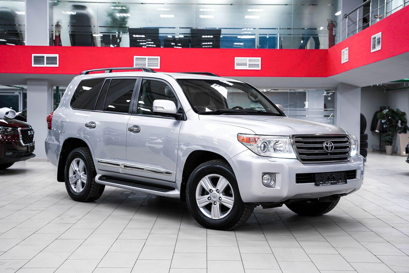 Toyota Land Cruiser 2013, серебряный, ДЦ Орехово
