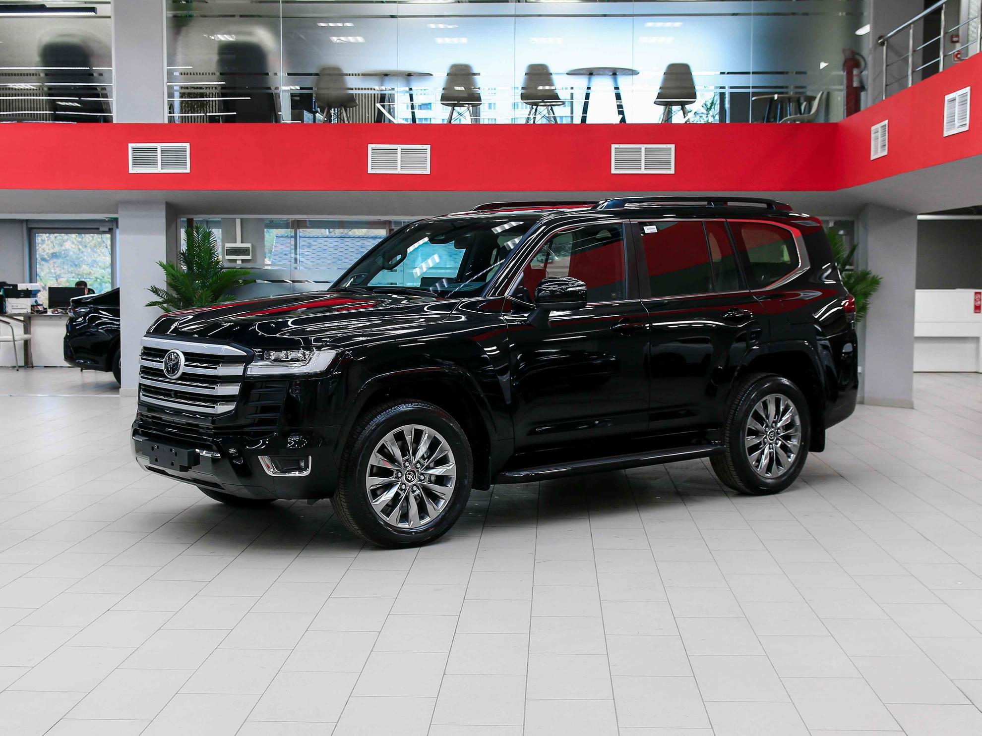 Toyota Land Cruiser 2026, черный, ДЦ Орехово