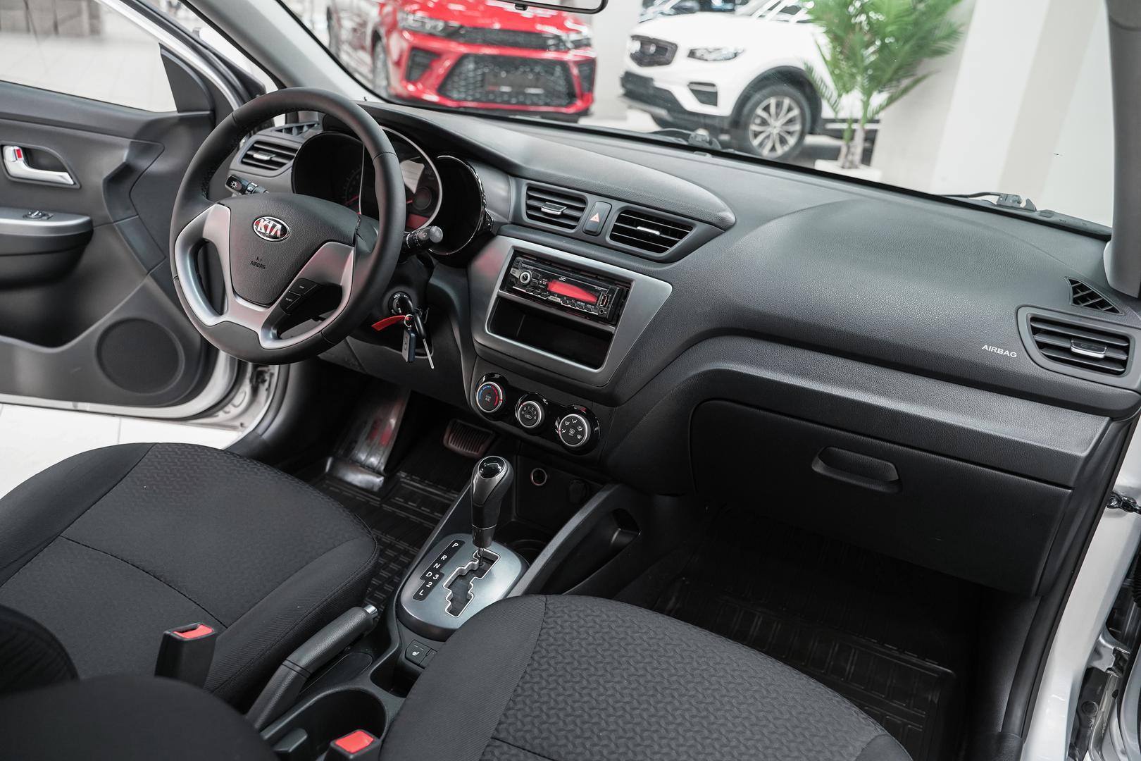 Kia Rio 2015, серебряный, ДЦ Орехово