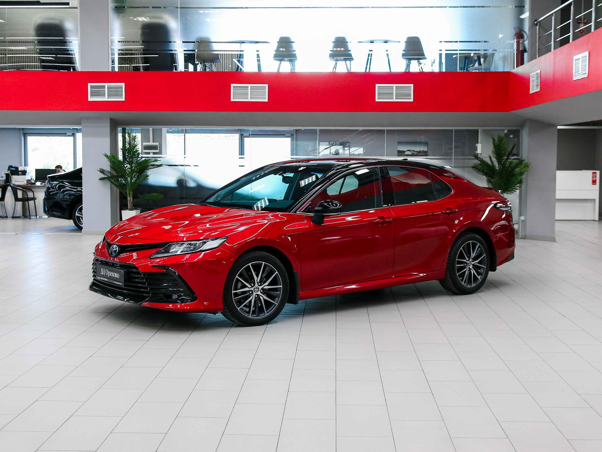Toyota Camry 2021, красный, ДЦ Орехово