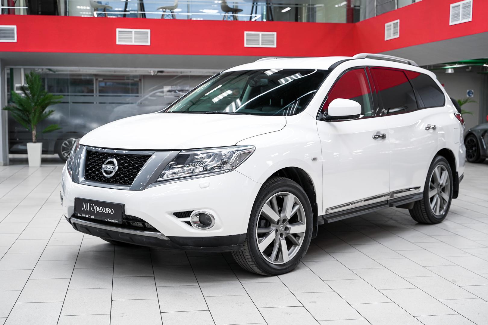 Nissan Pathfinder 2015, белый, ДЦ Орехово