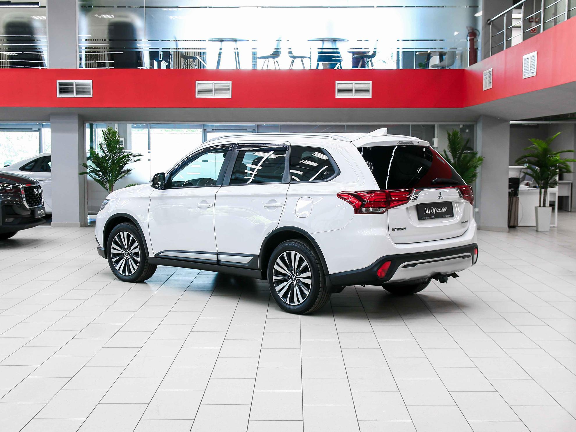 Mitsubishi Outlander 2019, белый, ДЦ Орехово