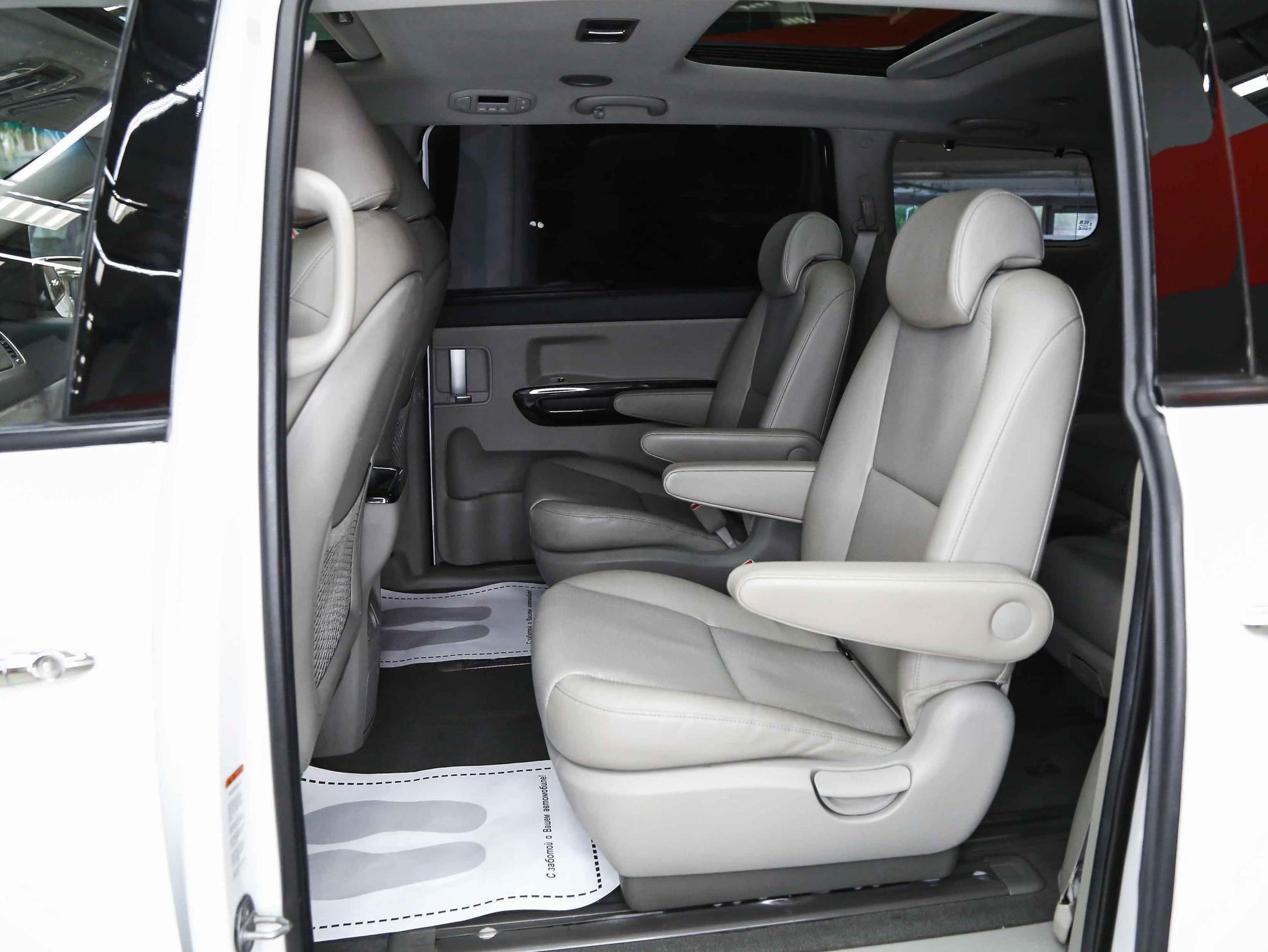 Kia Carnival 2019, белый, ДЦ Орехово