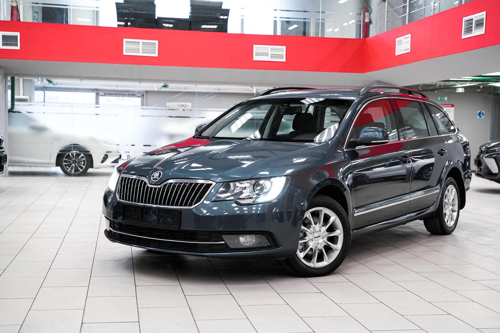 Skoda Superb 2013, серый, ДЦ Орехово
