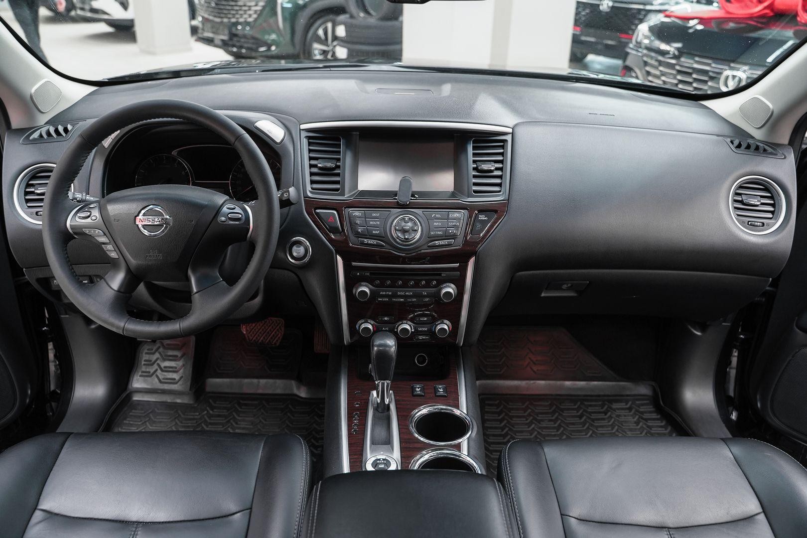 Nissan Pathfinder 2016, черный, ДЦ Орехово