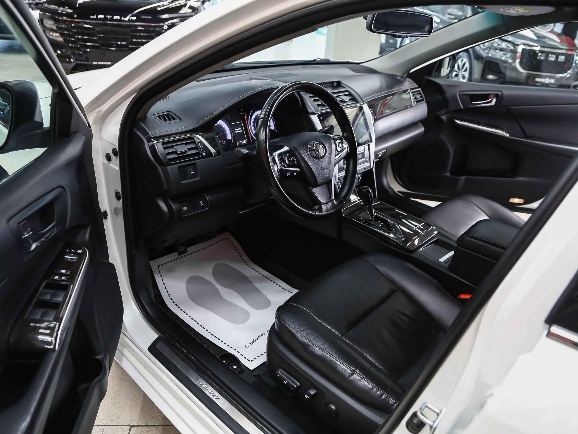 Toyota Camry 2015, белый, ДЦ Орехово