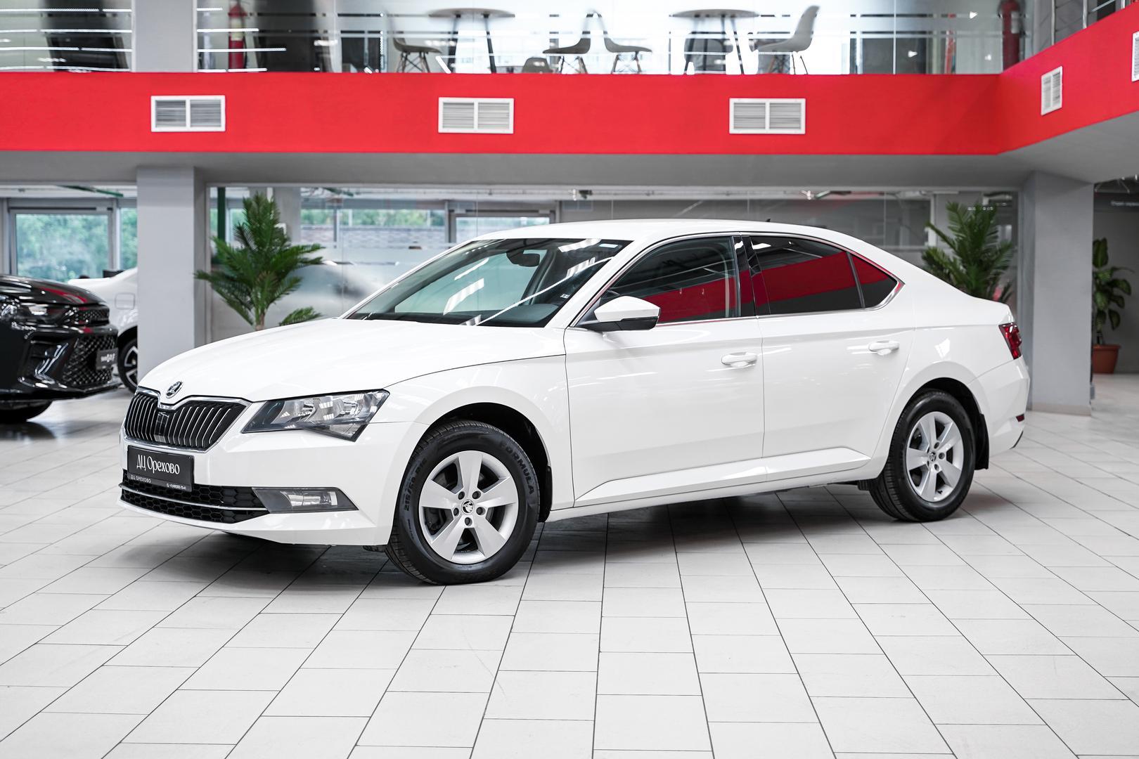 Skoda Superb 2016, белый, ДЦ Орехово