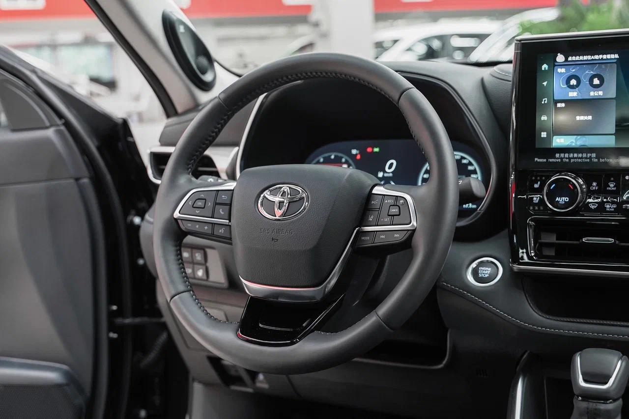 Toyota Highlander 2025, черный, ДЦ Орехово