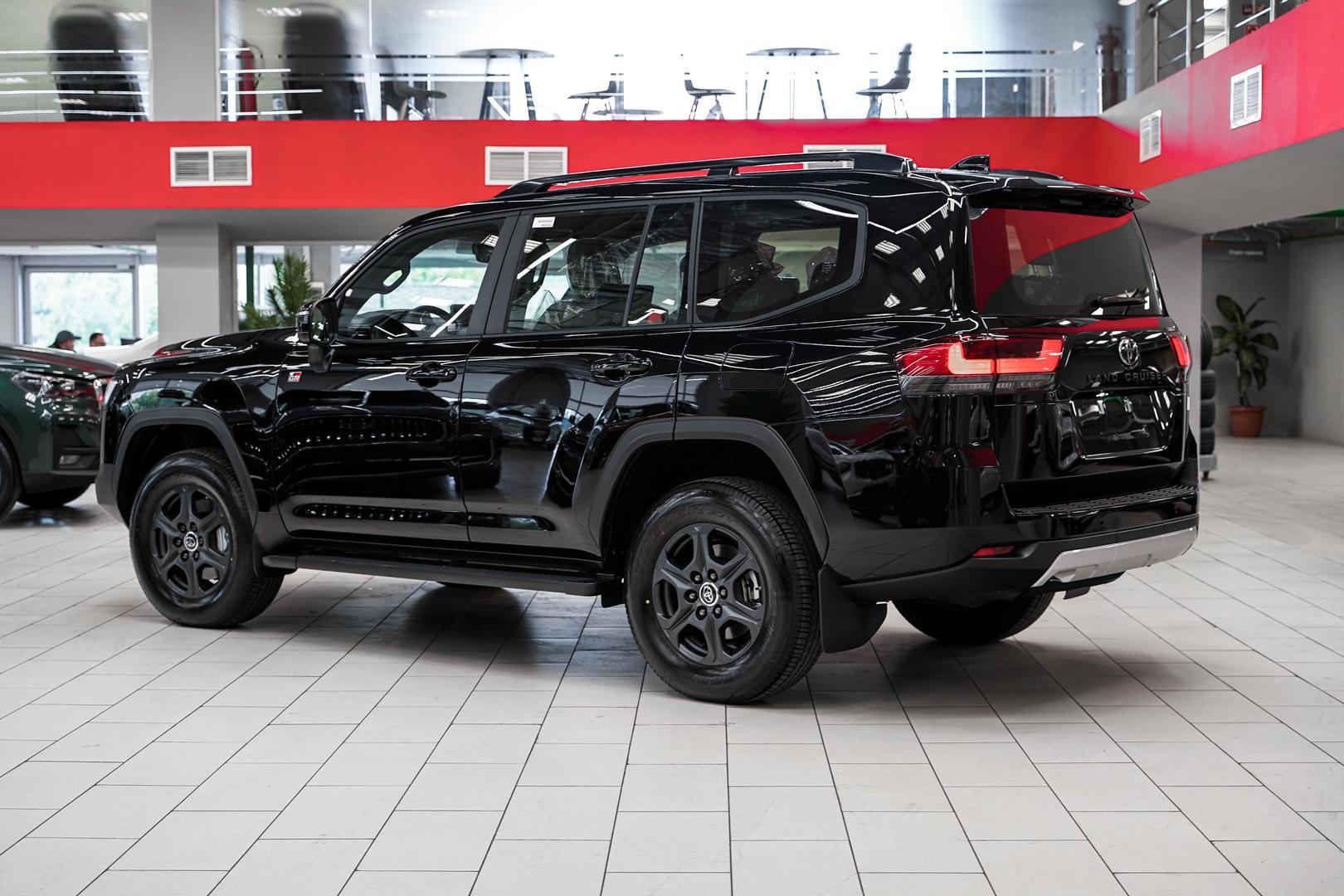 Toyota Land Cruiser 2025, черный, ДЦ Орехово