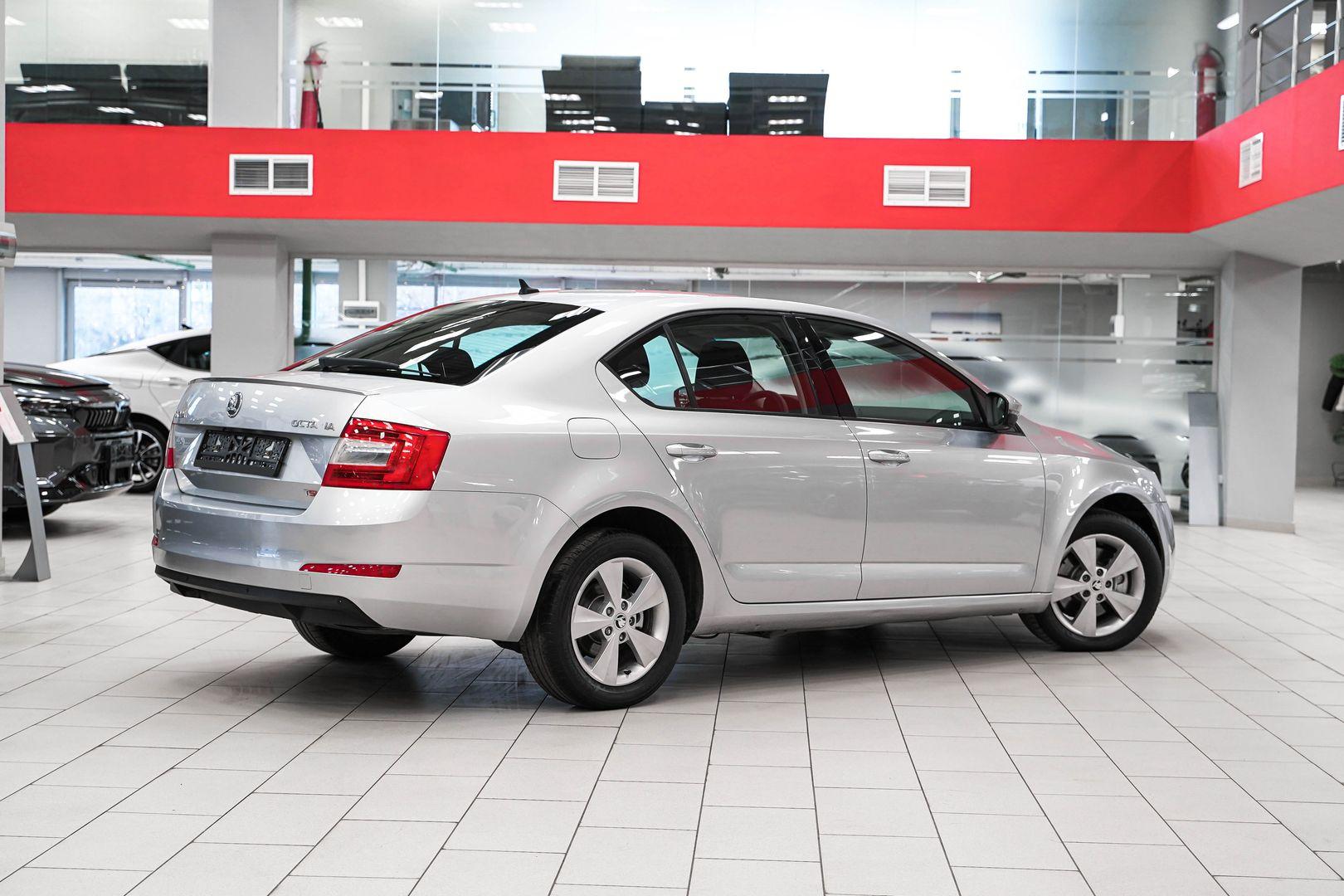 Skoda Octavia 2013, серебряный, ДЦ Орехово