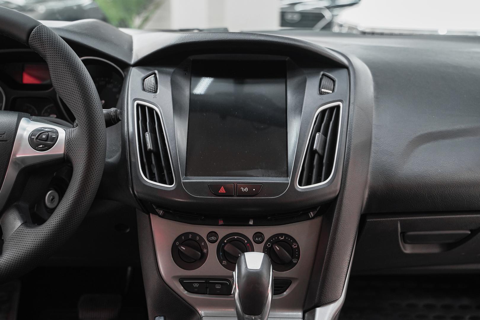 Ford Focus 2013, серебряный, ДЦ Орехово