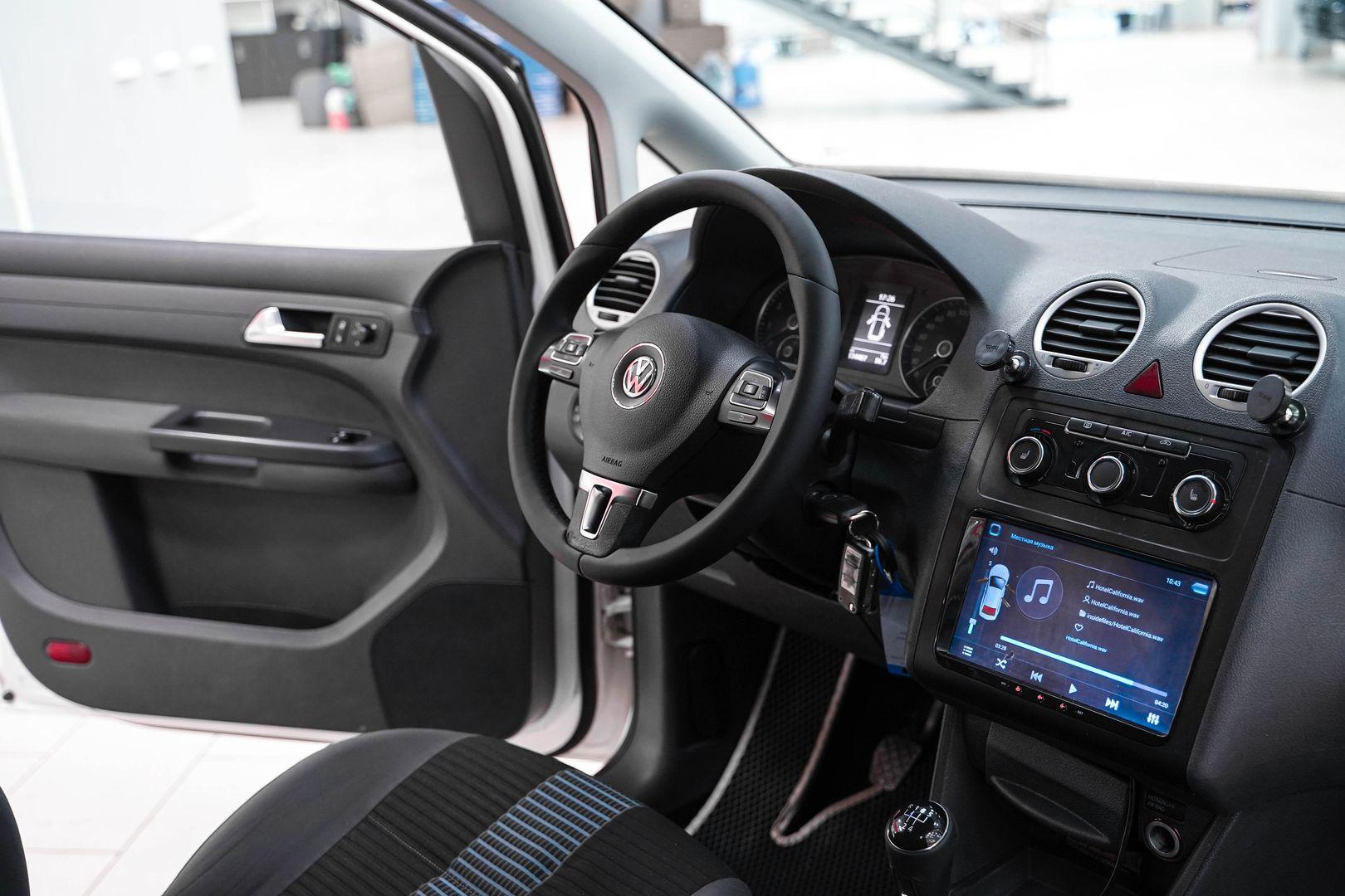 Volkswagen Caddy 2013, белый, ДЦ Орехово