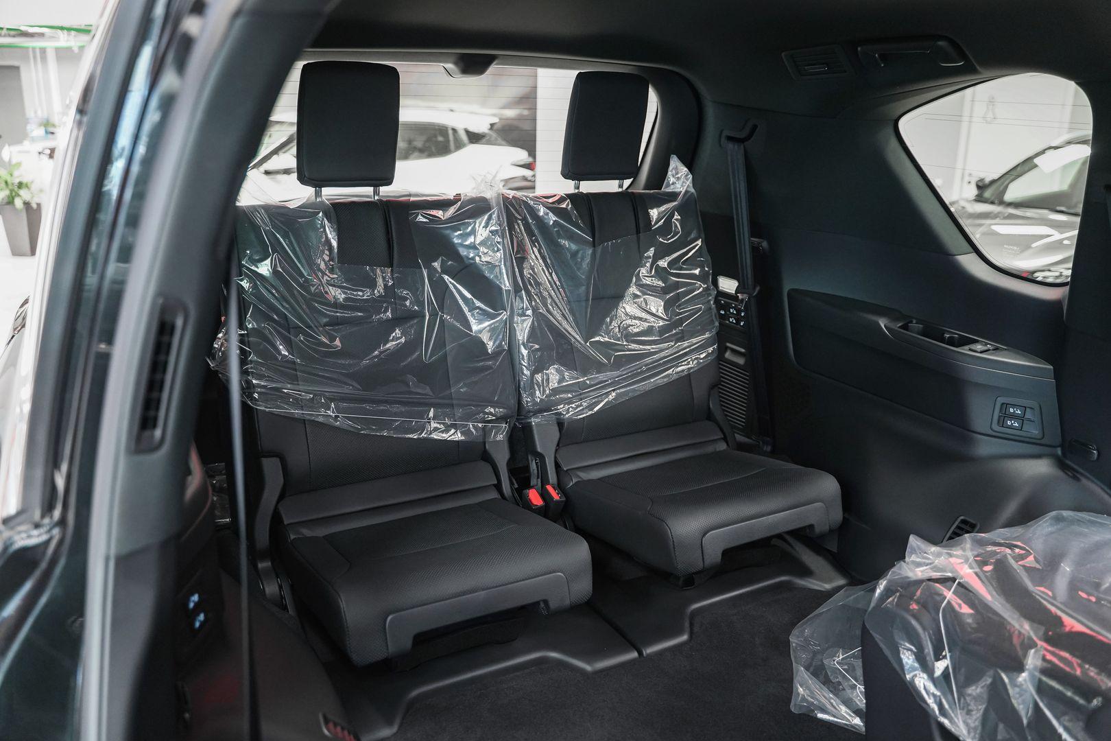 Lexus LX 2024, черный, ДЦ Орехово