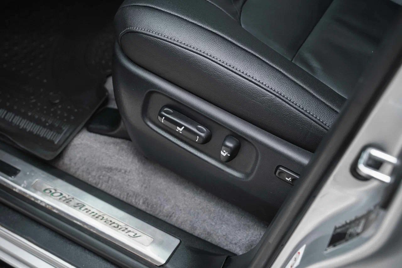 Toyota Land Cruiser 2011, серебряный, ДЦ Орехово