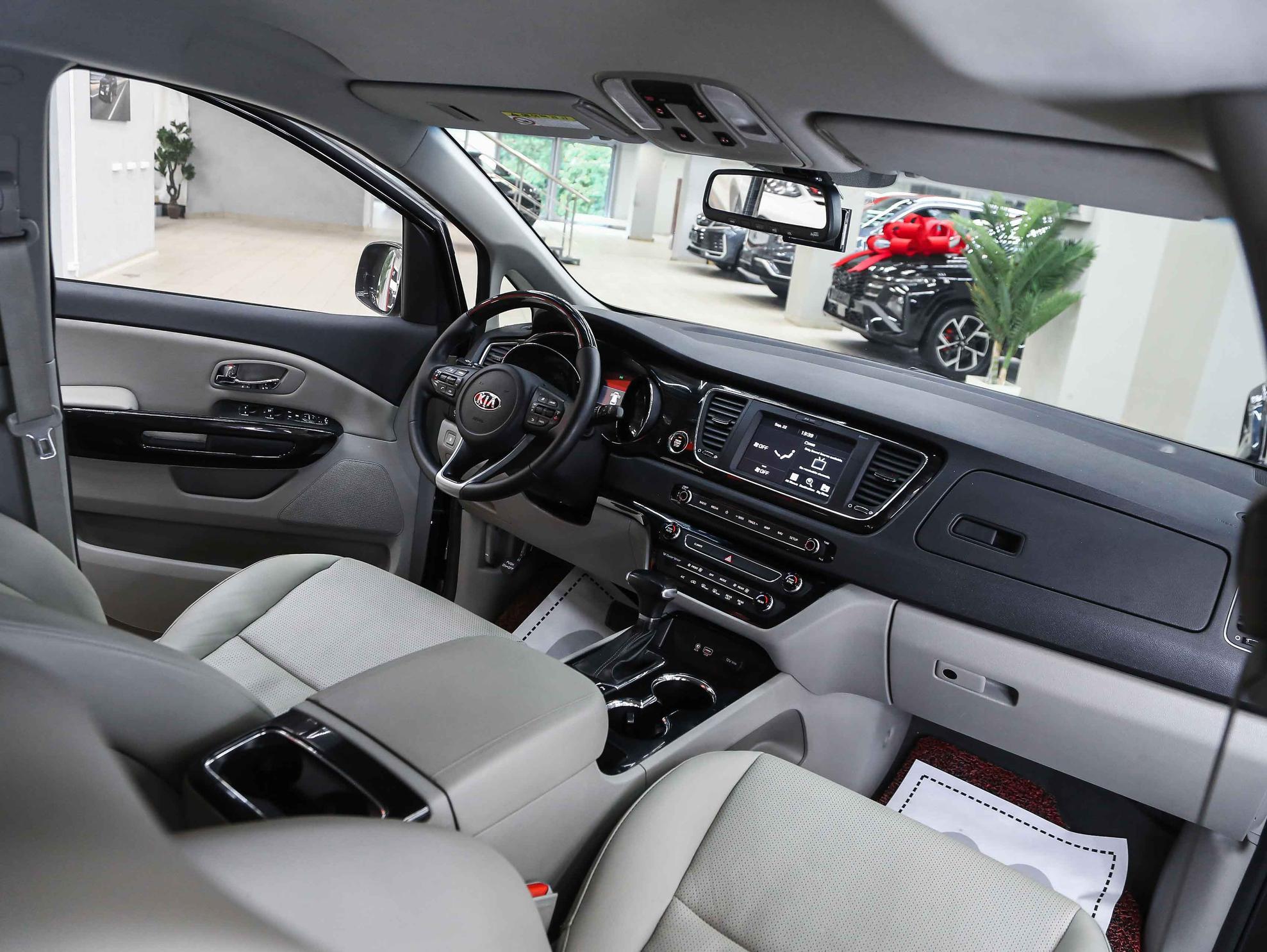 Kia Carnival 2018, черный, ДЦ Орехово