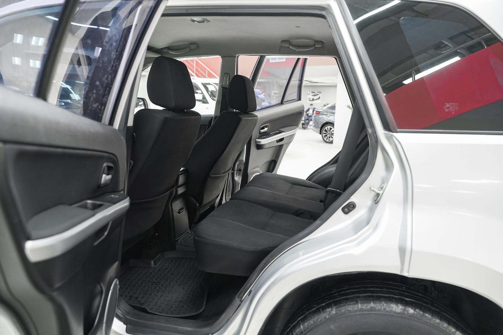 Suzuki Grand Vitara 2010, серебряный, ДЦ Орехово