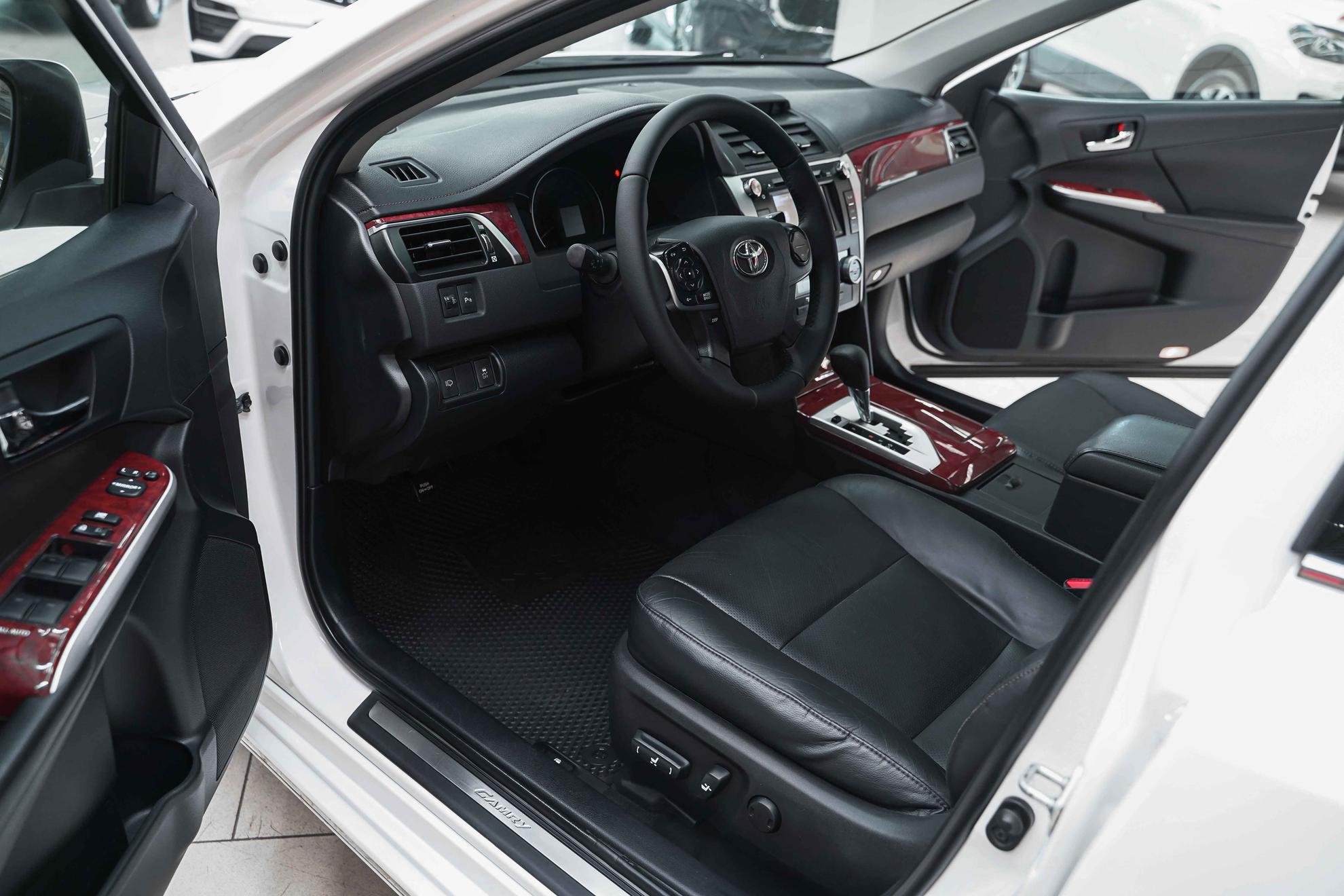 Toyota Camry 2014, белый, ДЦ Орехово