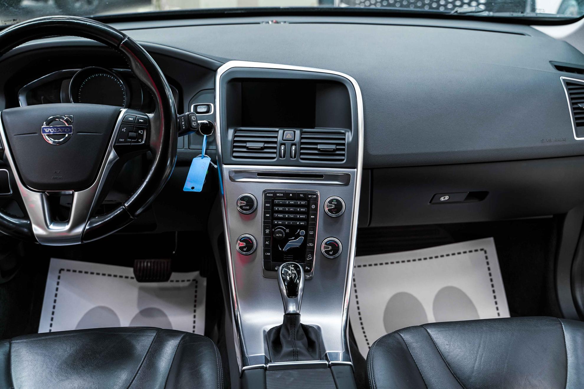 Volvo XC60 2017, синий, ДЦ Орехово
