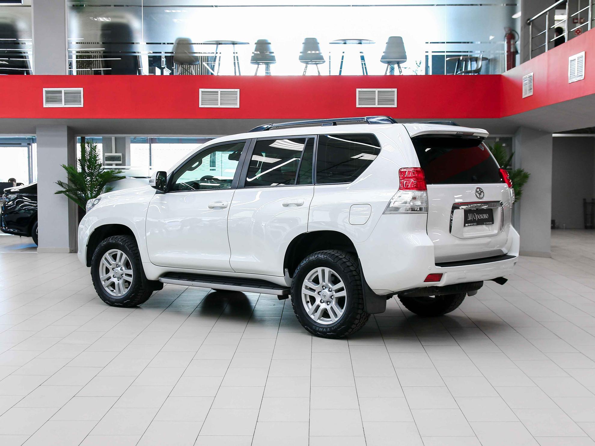 Toyota Land Cruiser Prado 2013, белый, ДЦ Орехово